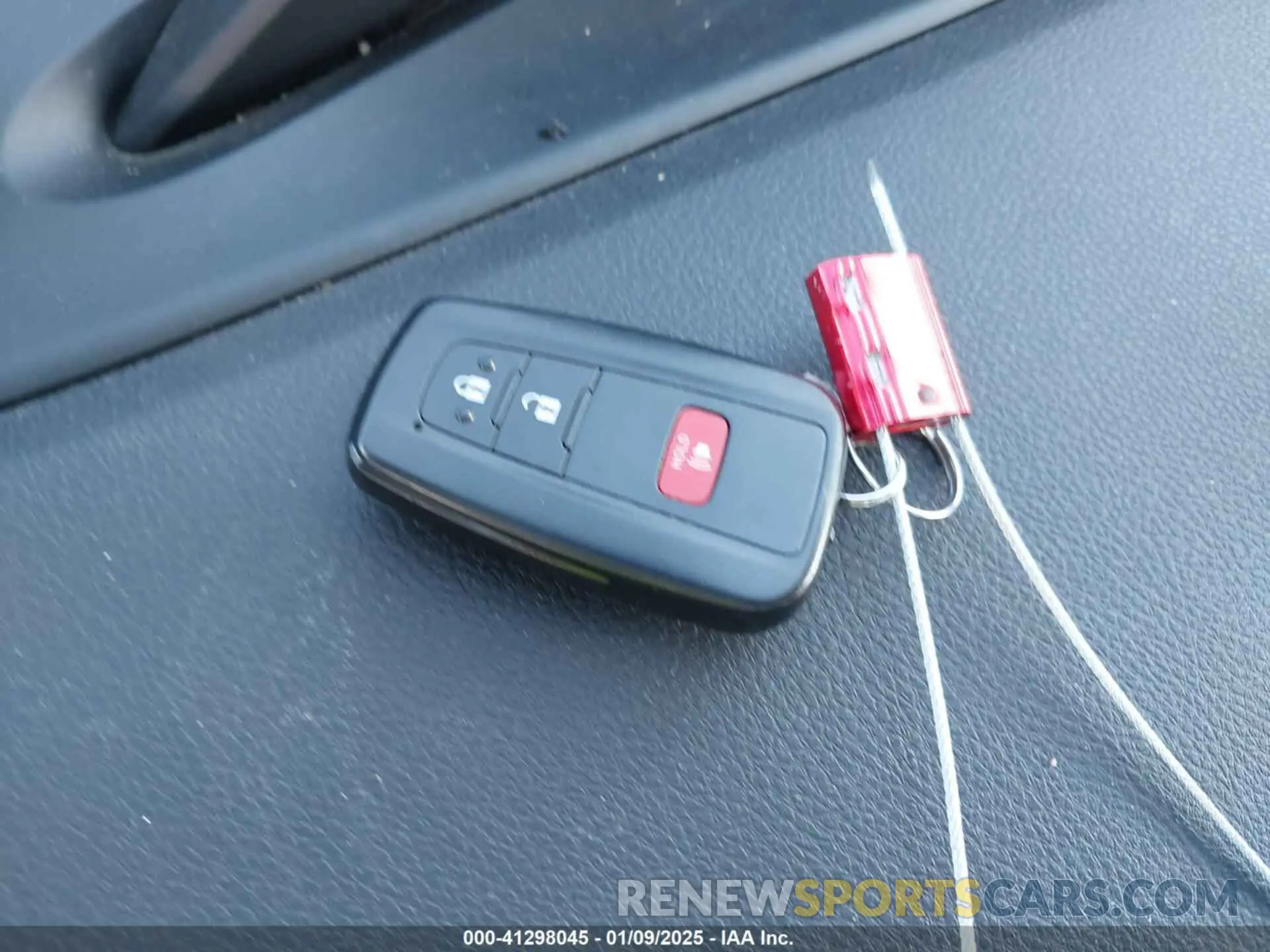 11 fotografías del automóvil dañado JTDKARFU5L3104460 TOYOTA PRIUS 2020