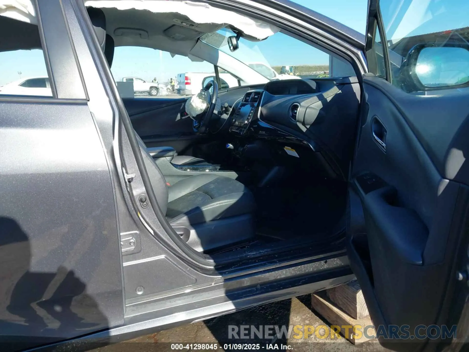 5 fotografías del automóvil dañado JTDKARFU5L3104460 TOYOTA PRIUS 2020