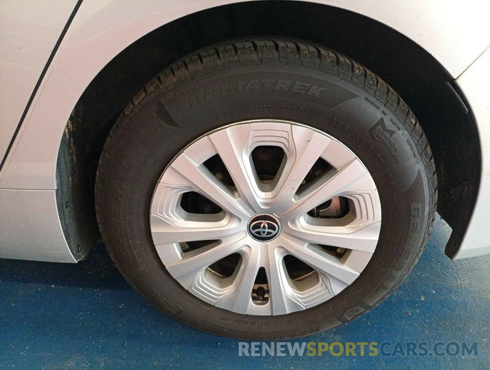 11 fotografías del automóvil dañado JTDKARFU5L3108086 TOYOTA PRIUS 2020