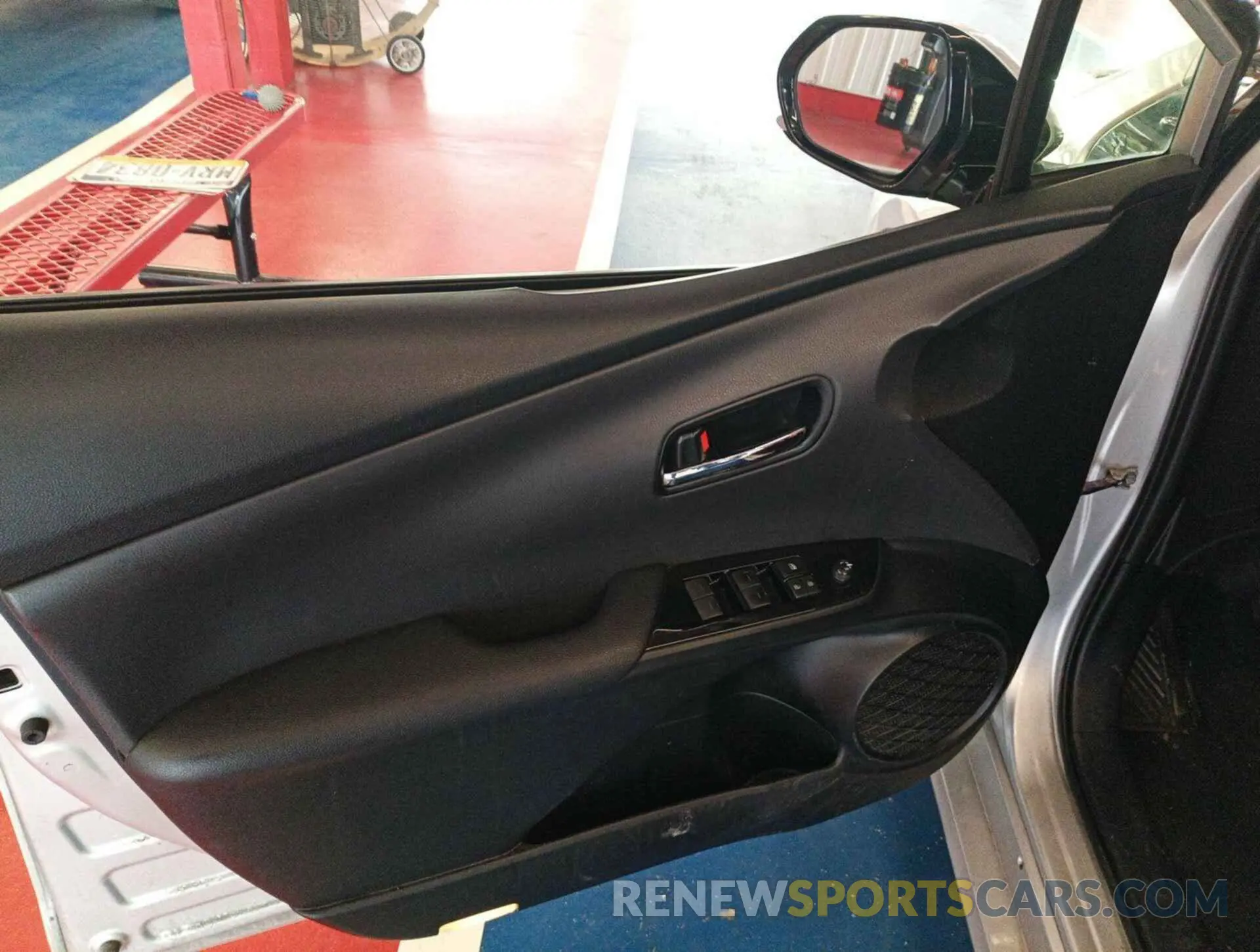 14 fotografías del automóvil dañado JTDKARFU5L3108086 TOYOTA PRIUS 2020