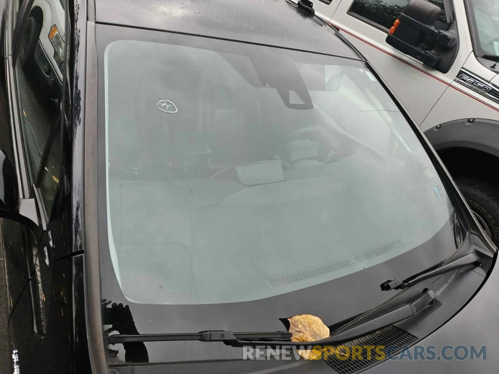5 fotografías del automóvil dañado JTDKARFU5L3116060 TOYOTA PRIUS 2020