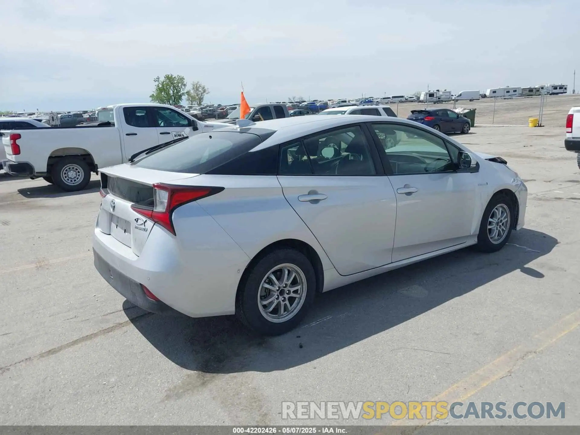 4 fotografías del automóvil dañado JTDKARFU5L3117287 TOYOTA PRIUS 2020