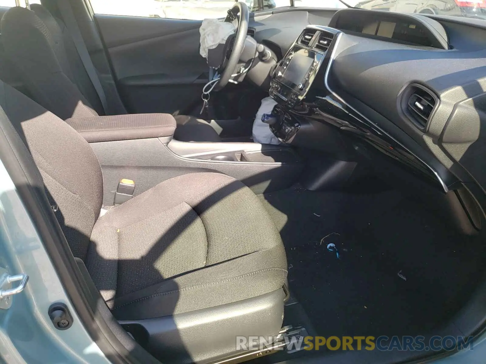 5 fotografías del automóvil dañado JTDKARFU6L3109070 TOYOTA PRIUS 2020