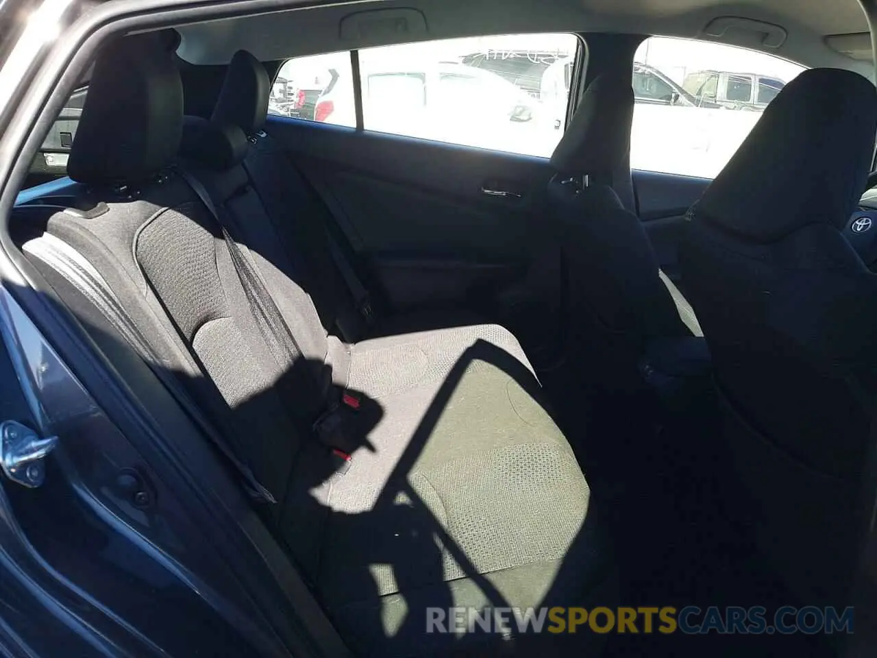 6 fotografías del automóvil dañado JTDKARFU6L3111109 TOYOTA PRIUS 2020