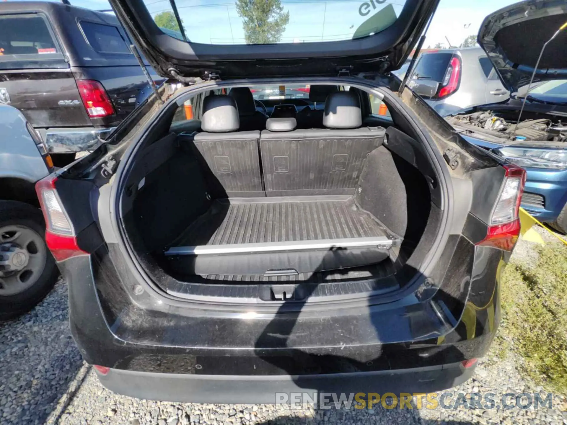39 fotografías del automóvil dañado JTDKARFU6L3115743 TOYOTA PRIUS 2020