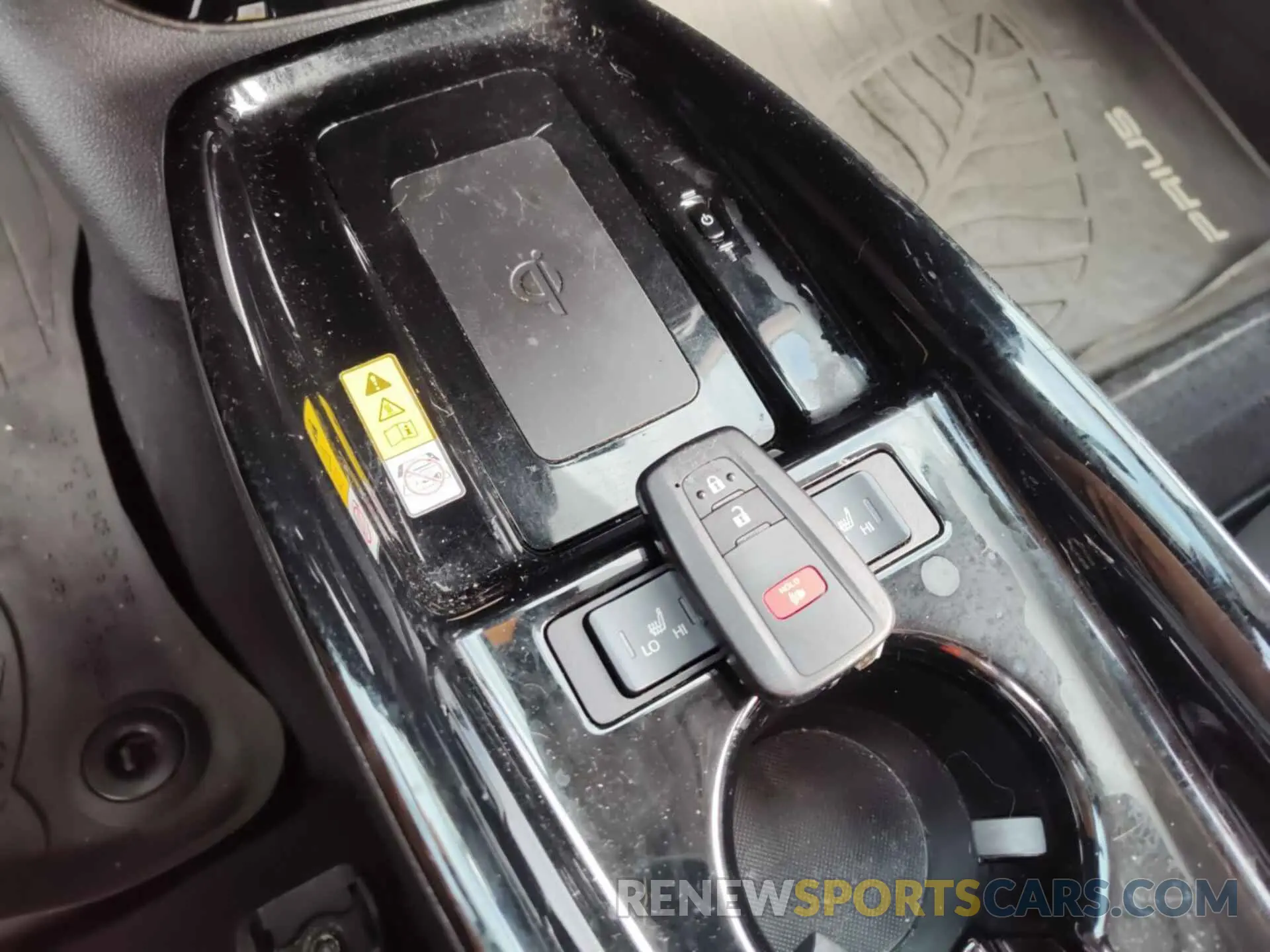 13 fotografías del automóvil dañado JTDKARFU6L3115984 TOYOTA PRIUS 2020