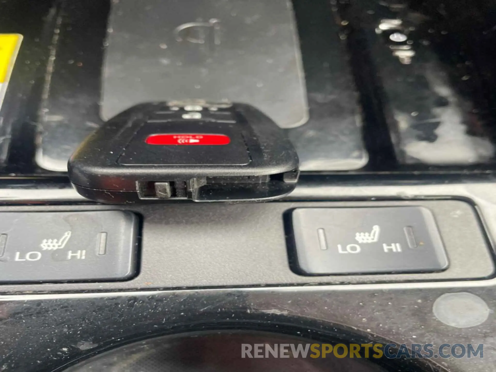 5 fotografías del automóvil dañado JTDKARFU6L3115984 TOYOTA PRIUS 2020