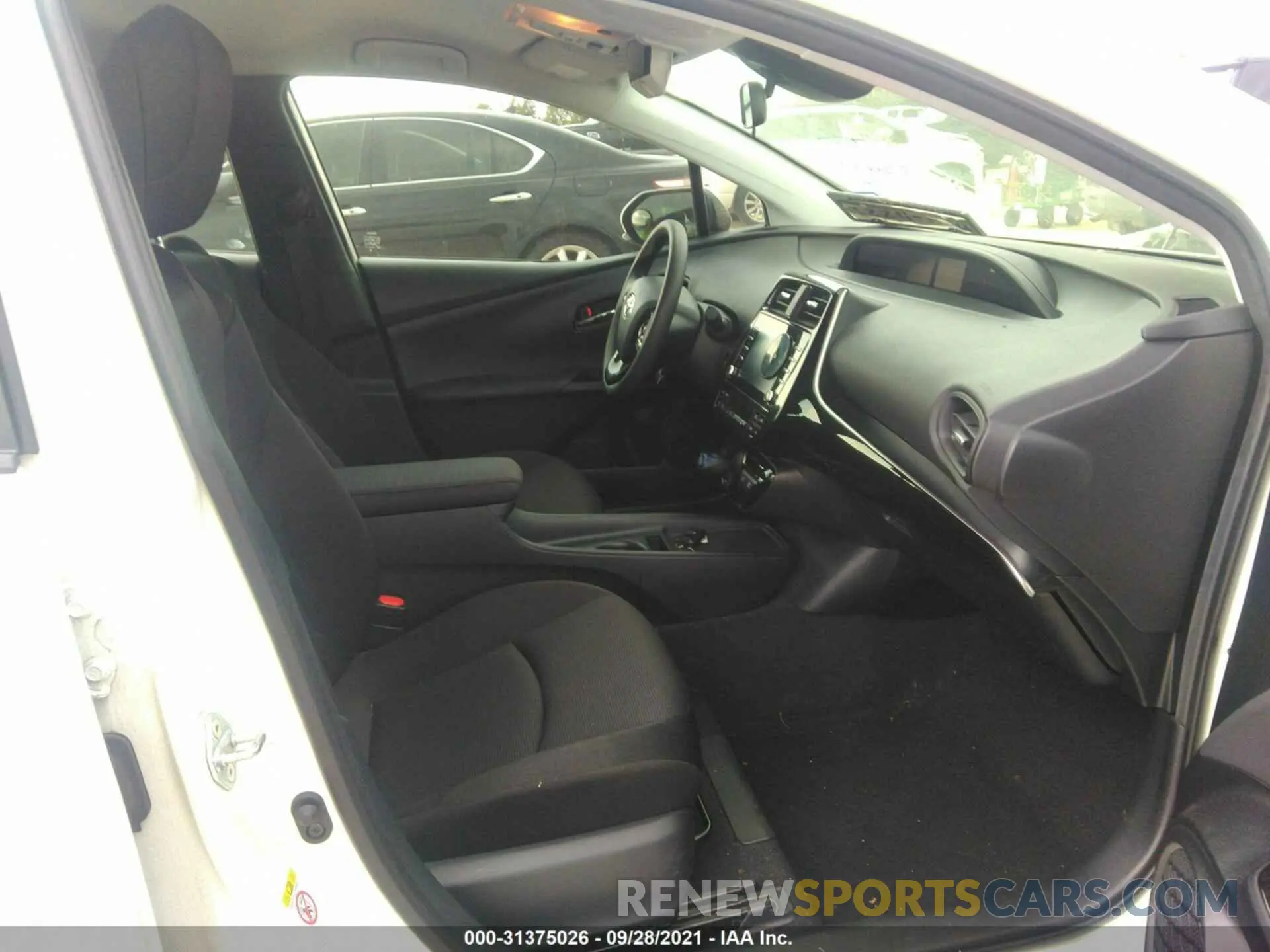 5 fotografías del automóvil dañado JTDKARFU7L3106436 TOYOTA PRIUS 2020