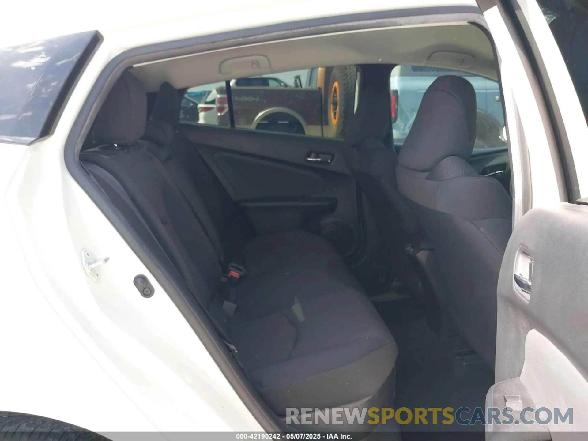 8 fotografías del automóvil dañado JTDKARFU8L3126291 TOYOTA PRIUS 2020