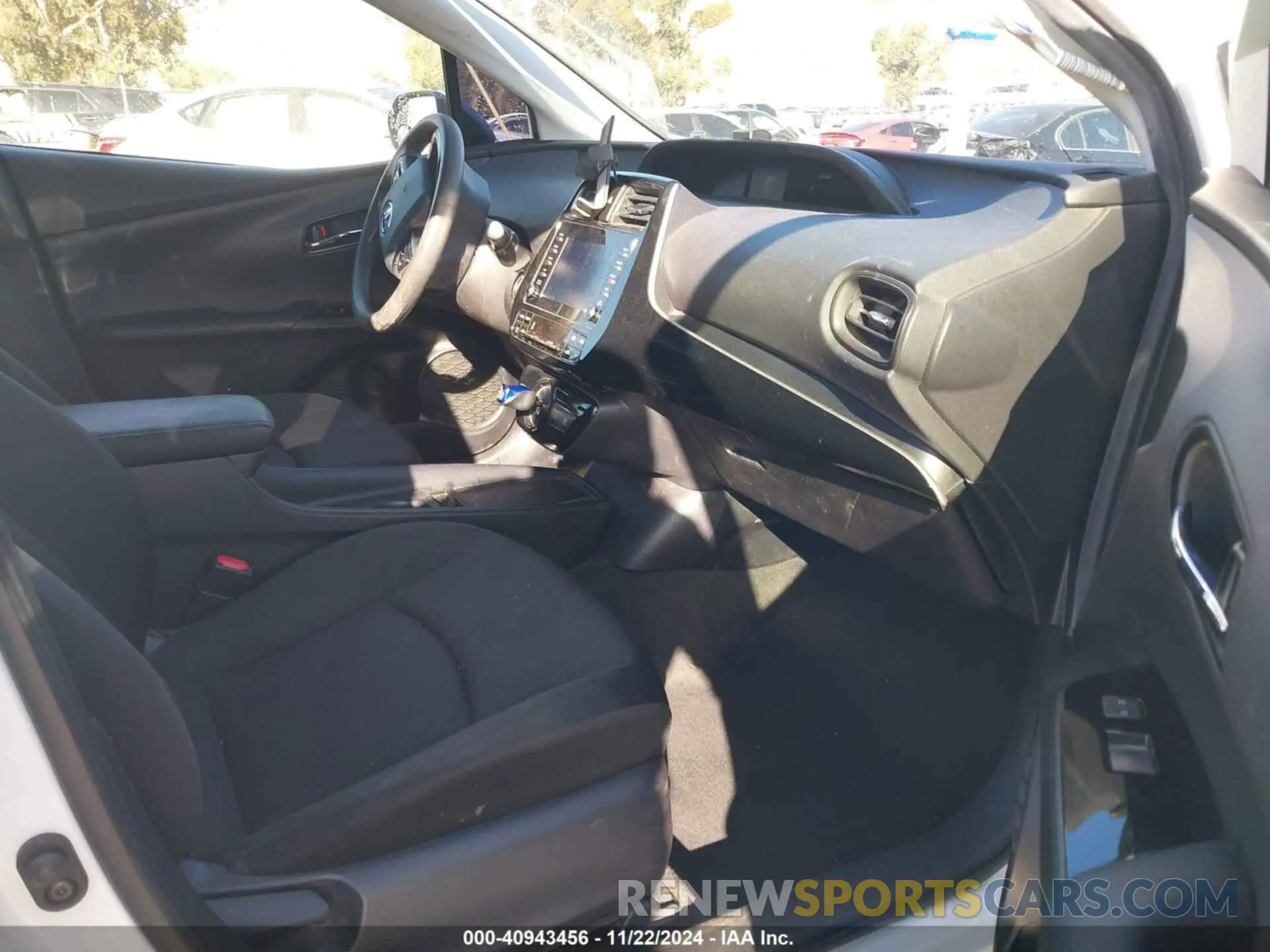 5 fotografías del automóvil dañado JTDKARFU9L3107362 TOYOTA PRIUS 2020