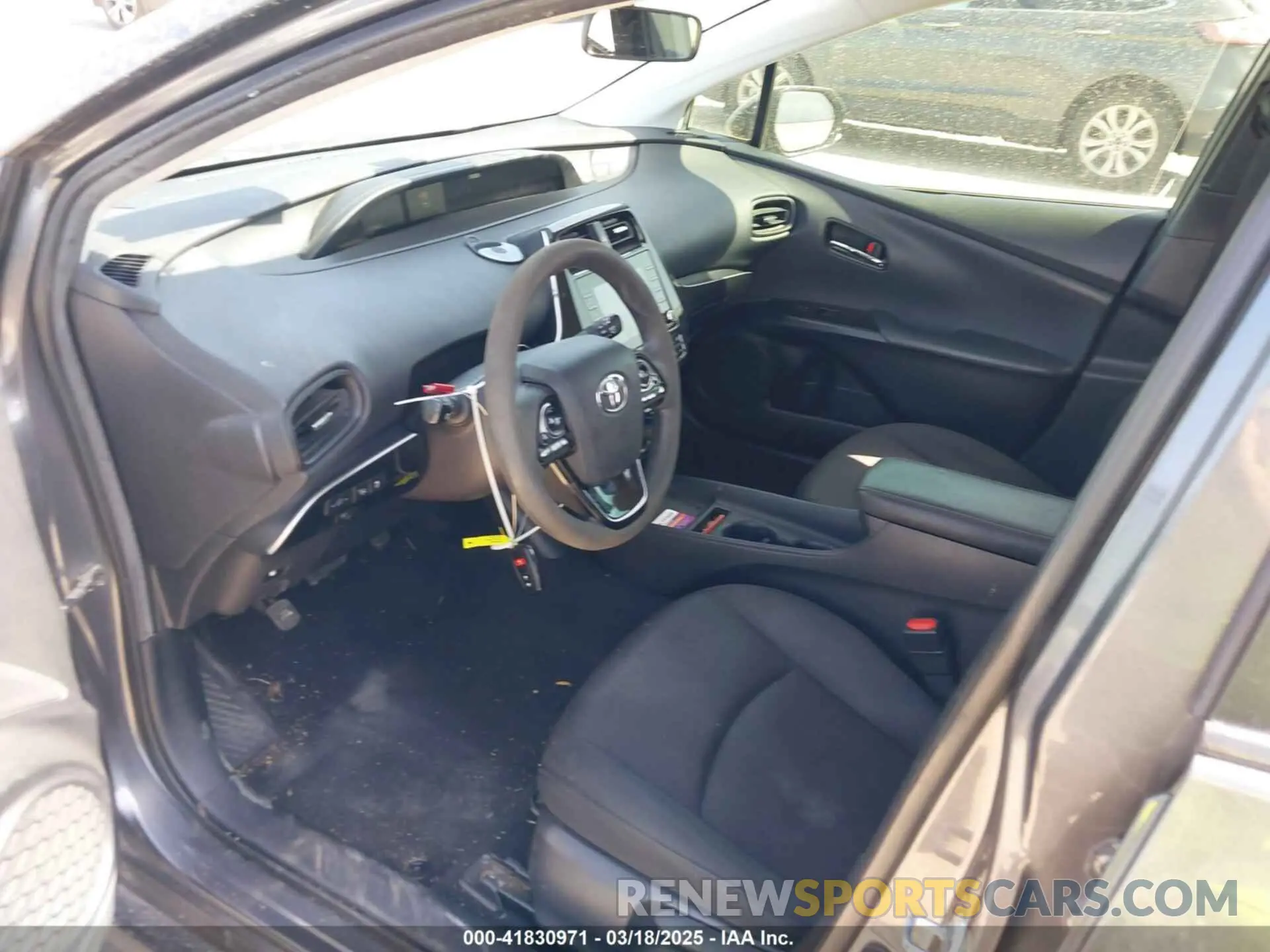 5 fotografías del automóvil dañado JTDKARFU9L3119401 TOYOTA PRIUS 2020