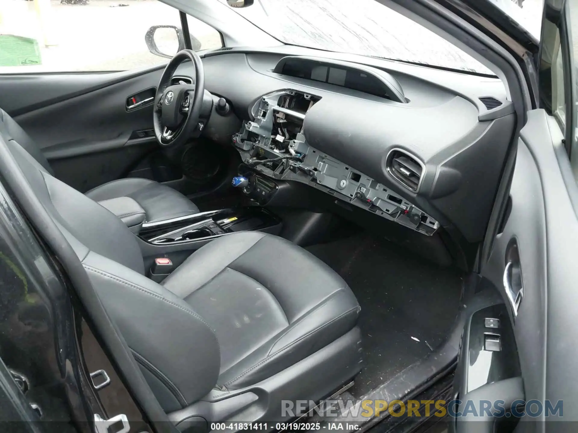 5 fotografías del automóvil dañado JTDKARFUXL3115471 TOYOTA PRIUS 2020