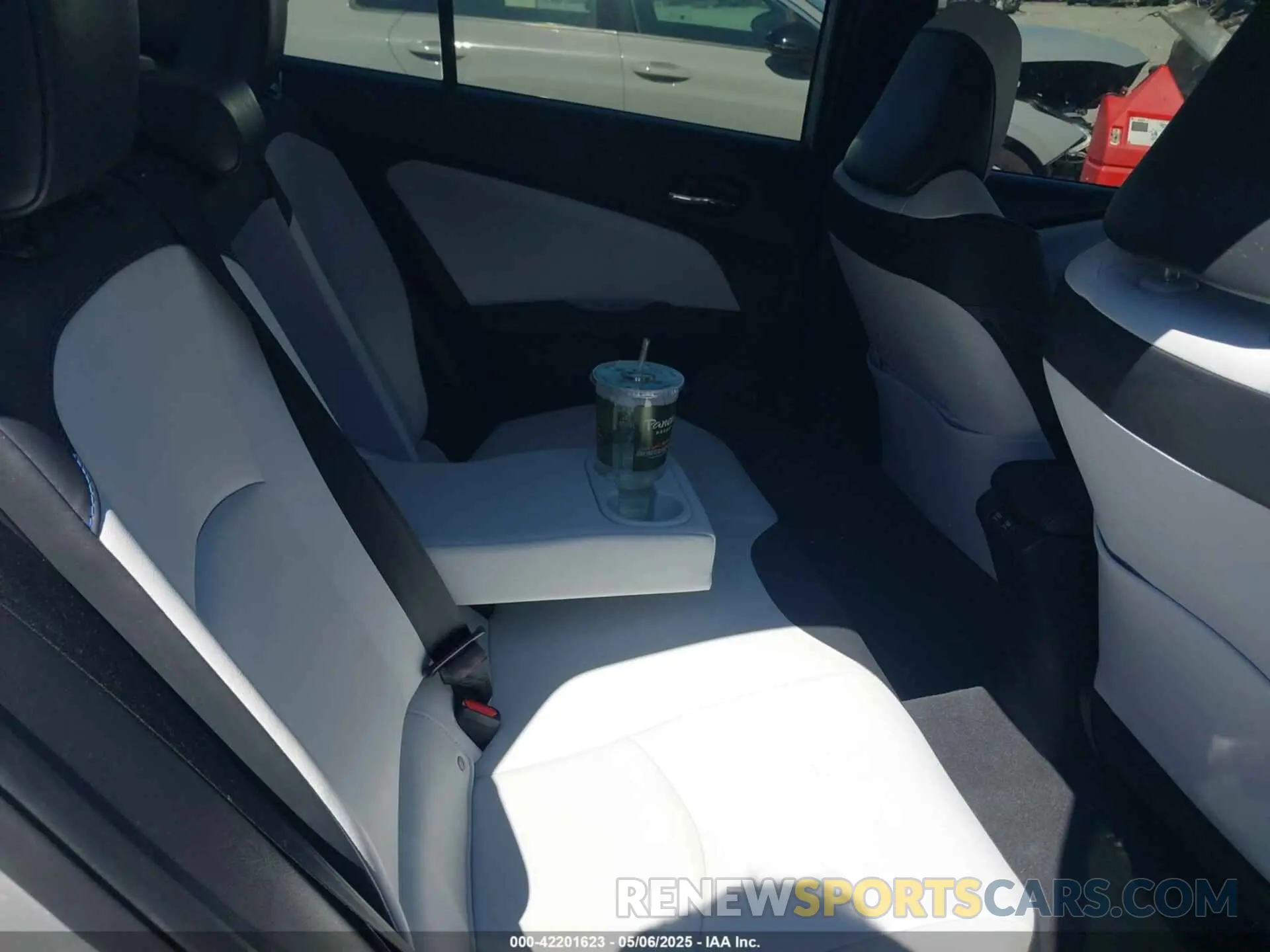 8 fotografías del automóvil dañado JTDKARFUXL3125434 TOYOTA PRIUS 2020