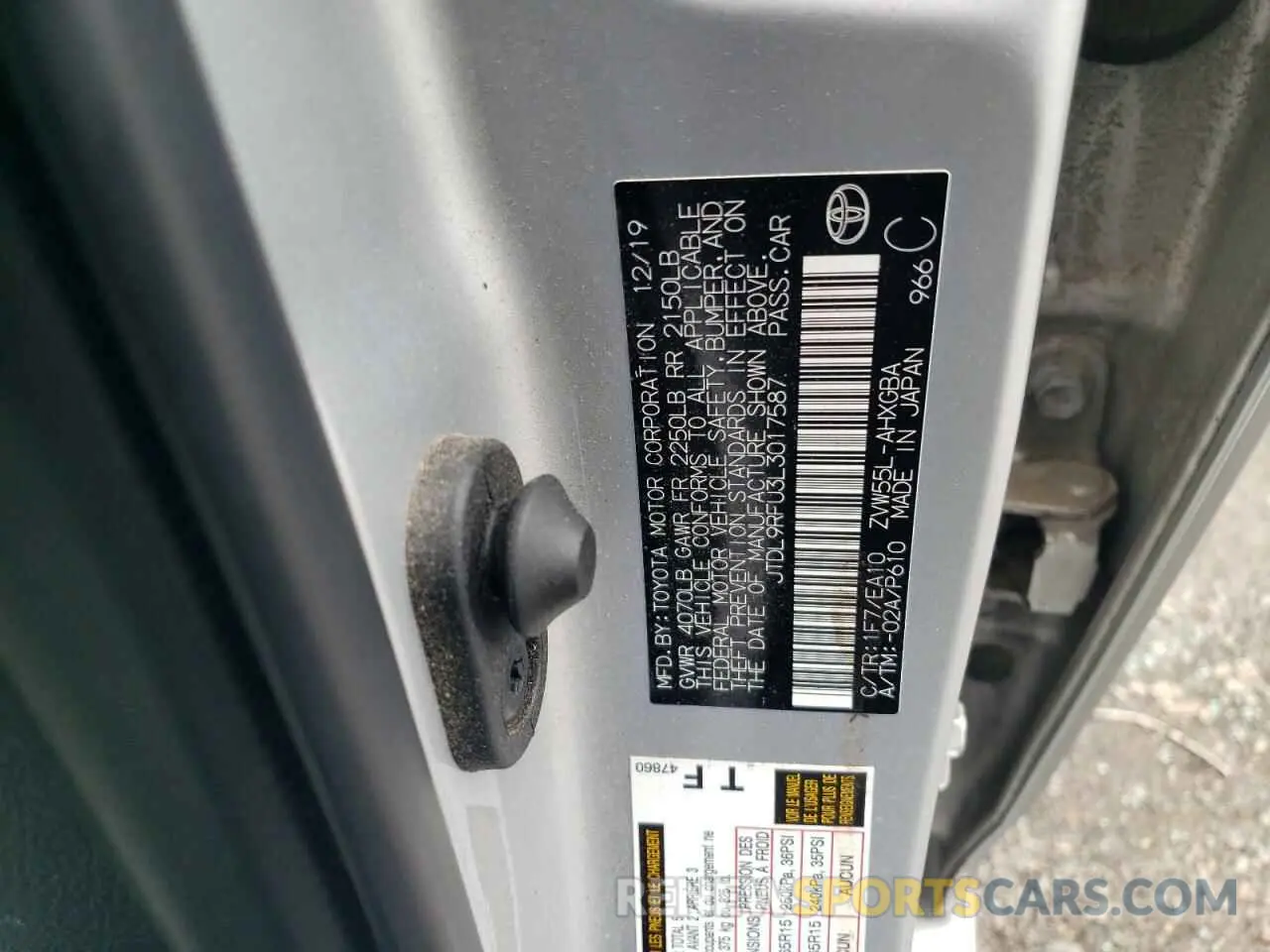 12 fotografías del automóvil dañado JTDL9RFU3L3017587 TOYOTA PRIUS 2020