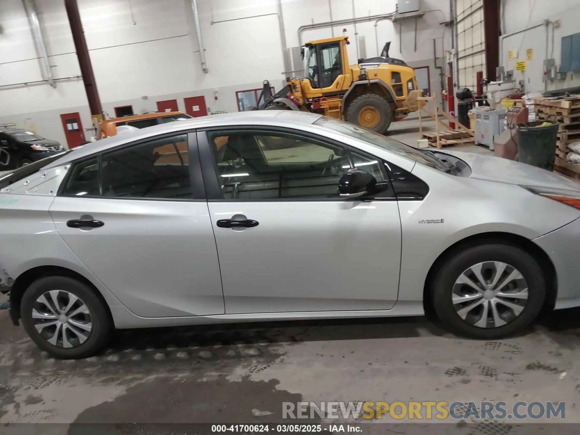13 fotografías del automóvil dañado JTDL9RFU3L3019534 TOYOTA PRIUS 2020