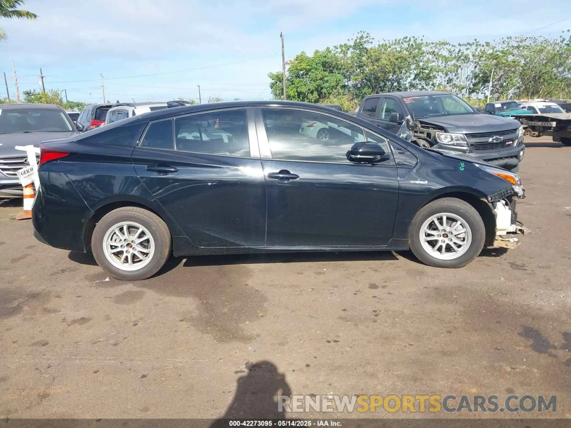 14 fotografías del automóvil dañado JTDL9RFU5L3013704 TOYOTA PRIUS 2020