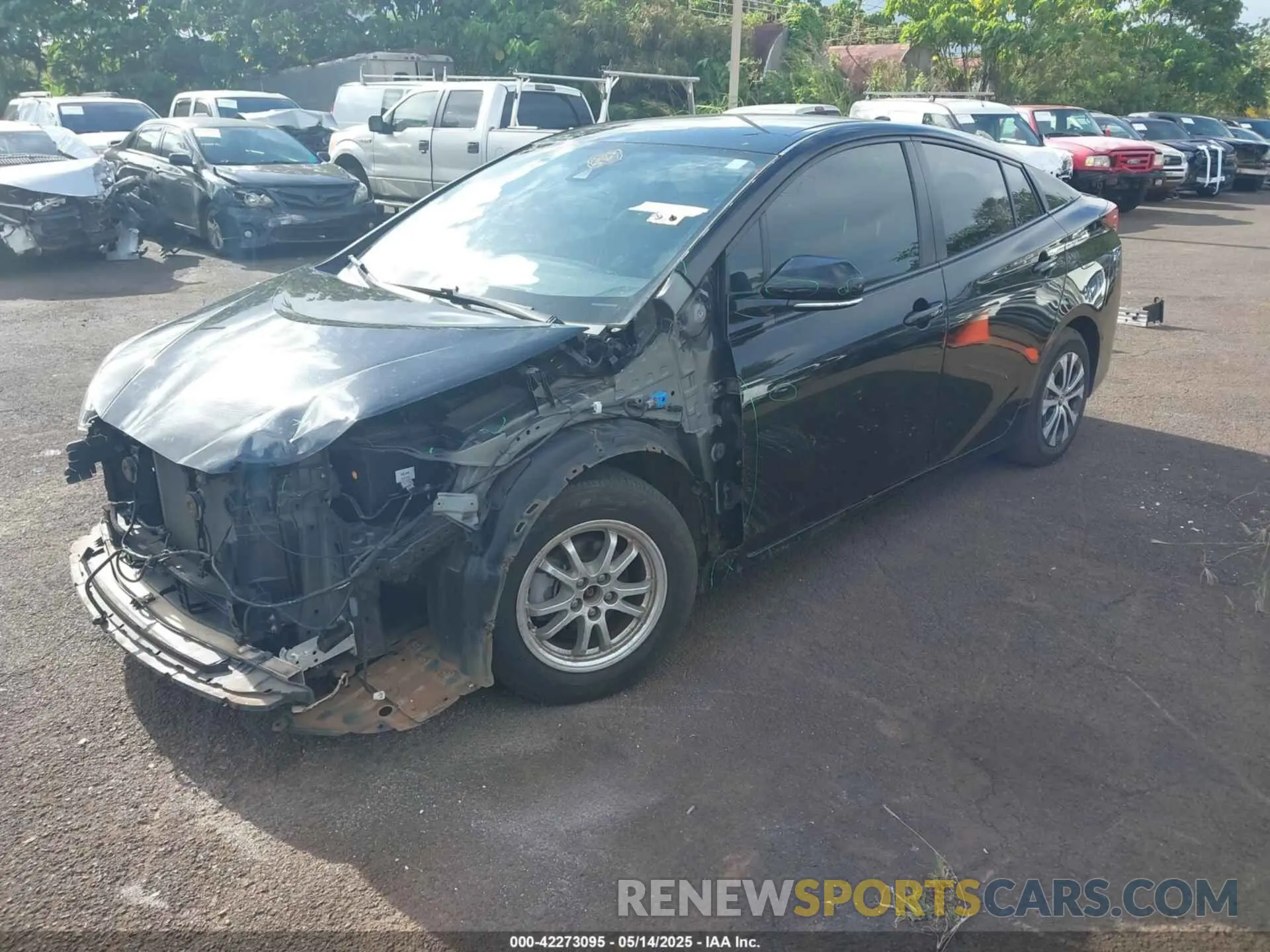 2 fotografías del automóvil dañado JTDL9RFU5L3013704 TOYOTA PRIUS 2020