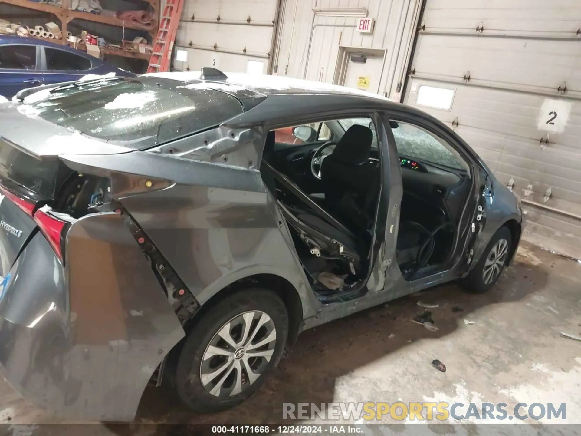 13 fotografías del automóvil dañado JTDL9RFU5L3020409 TOYOTA PRIUS 2020