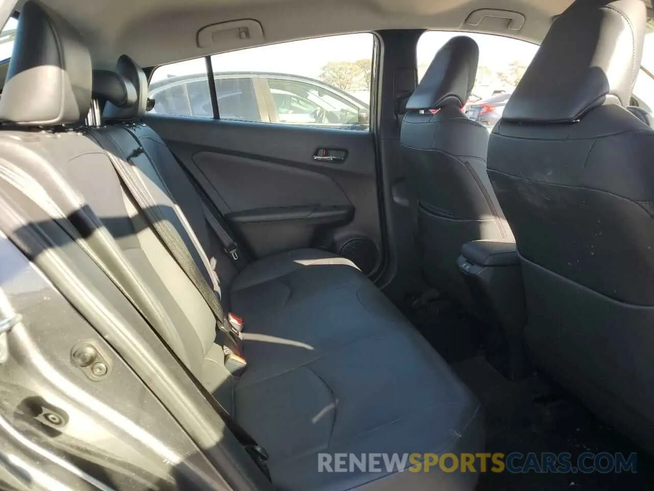 10 fotografías del automóvil dañado JTDL9RFU9L3017464 TOYOTA PRIUS 2020