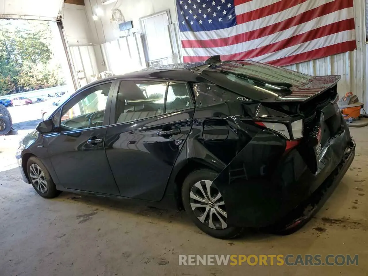 2 fotografías del automóvil dañado JTDL9RFU9L3017948 TOYOTA PRIUS 2020