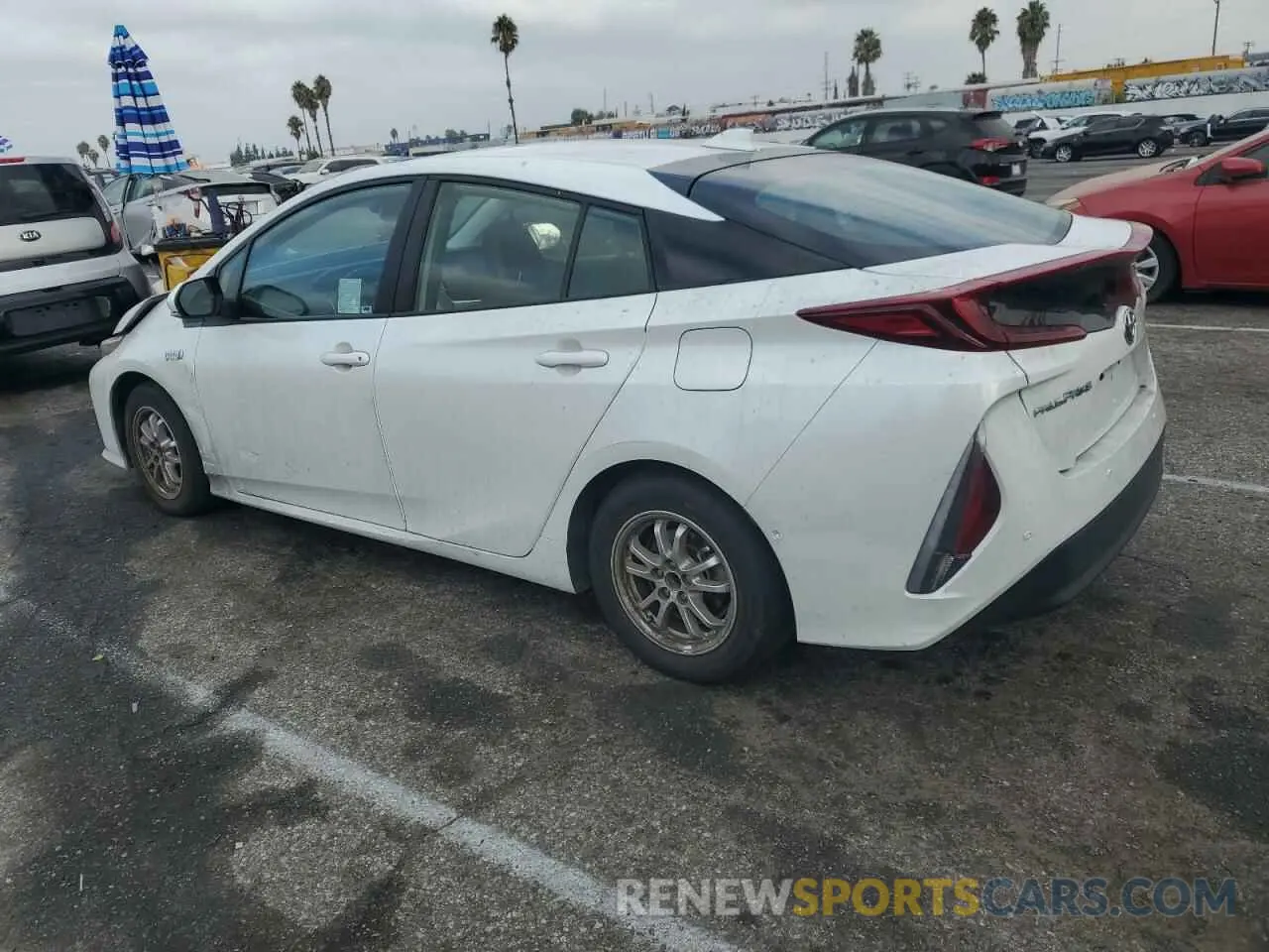 2 fotografías del automóvil dañado JTDKAMFP0M3183972 TOYOTA PRIUS 2021