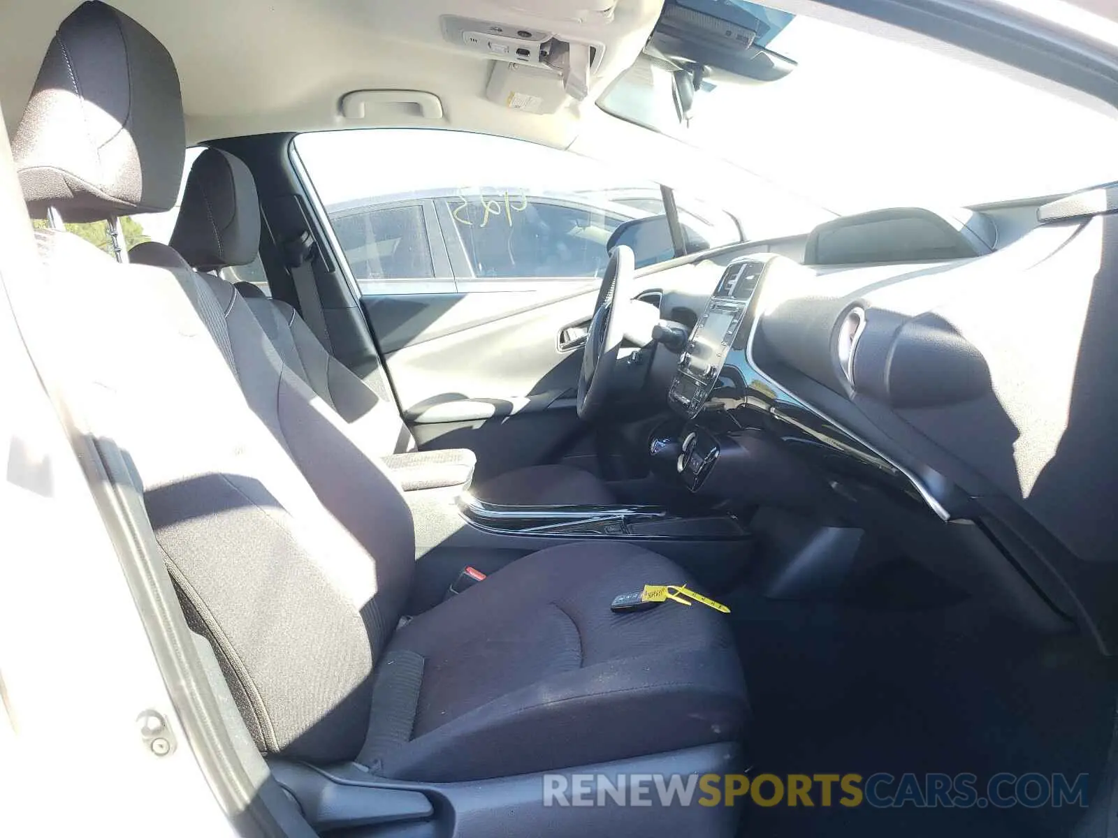 5 fotografías del automóvil dañado JTDKAMFPXM3170890 TOYOTA PRIUS 2021