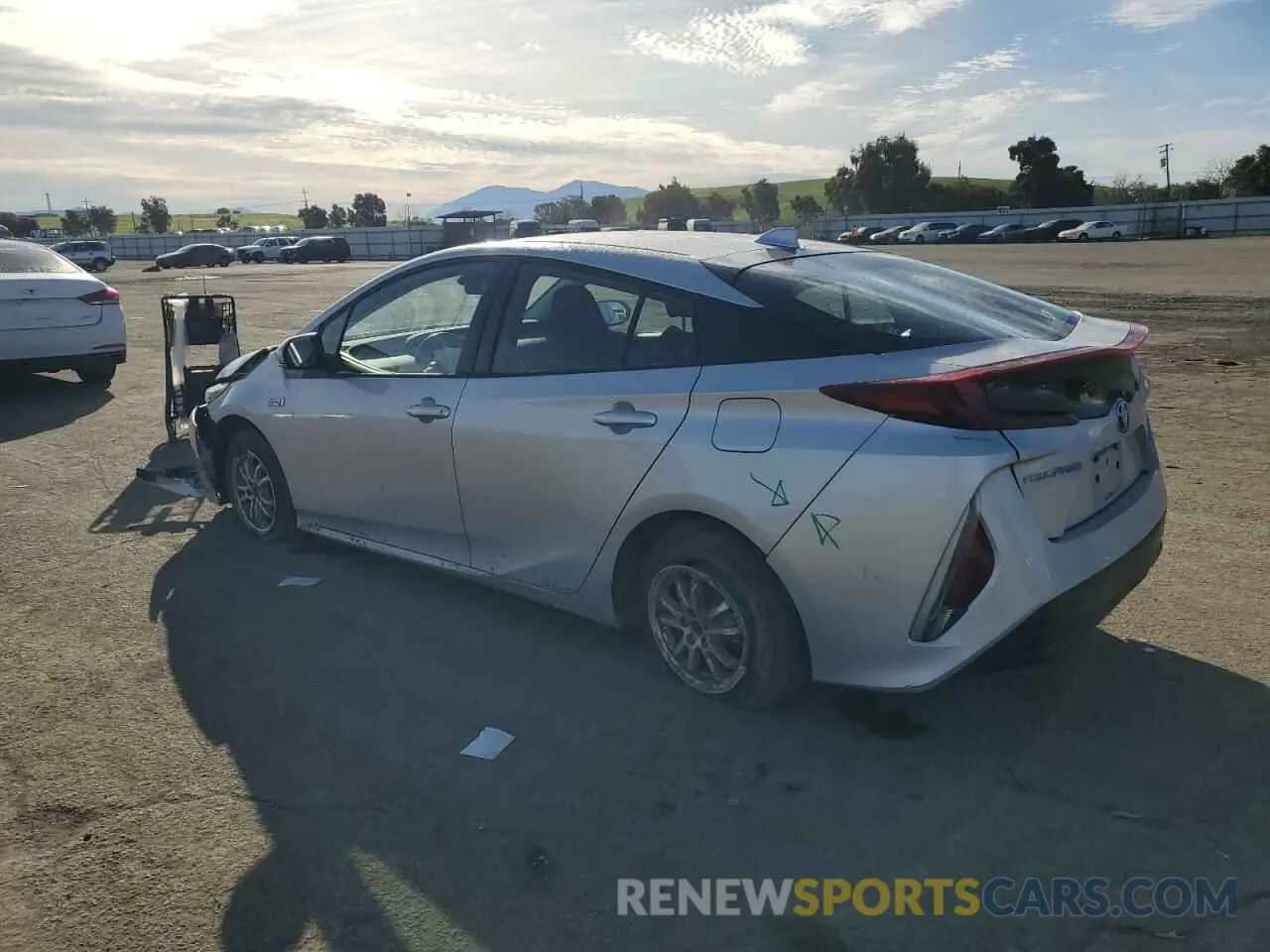 2 fotografías del automóvil dañado JTDKAMFPXM3177872 TOYOTA PRIUS 2021
