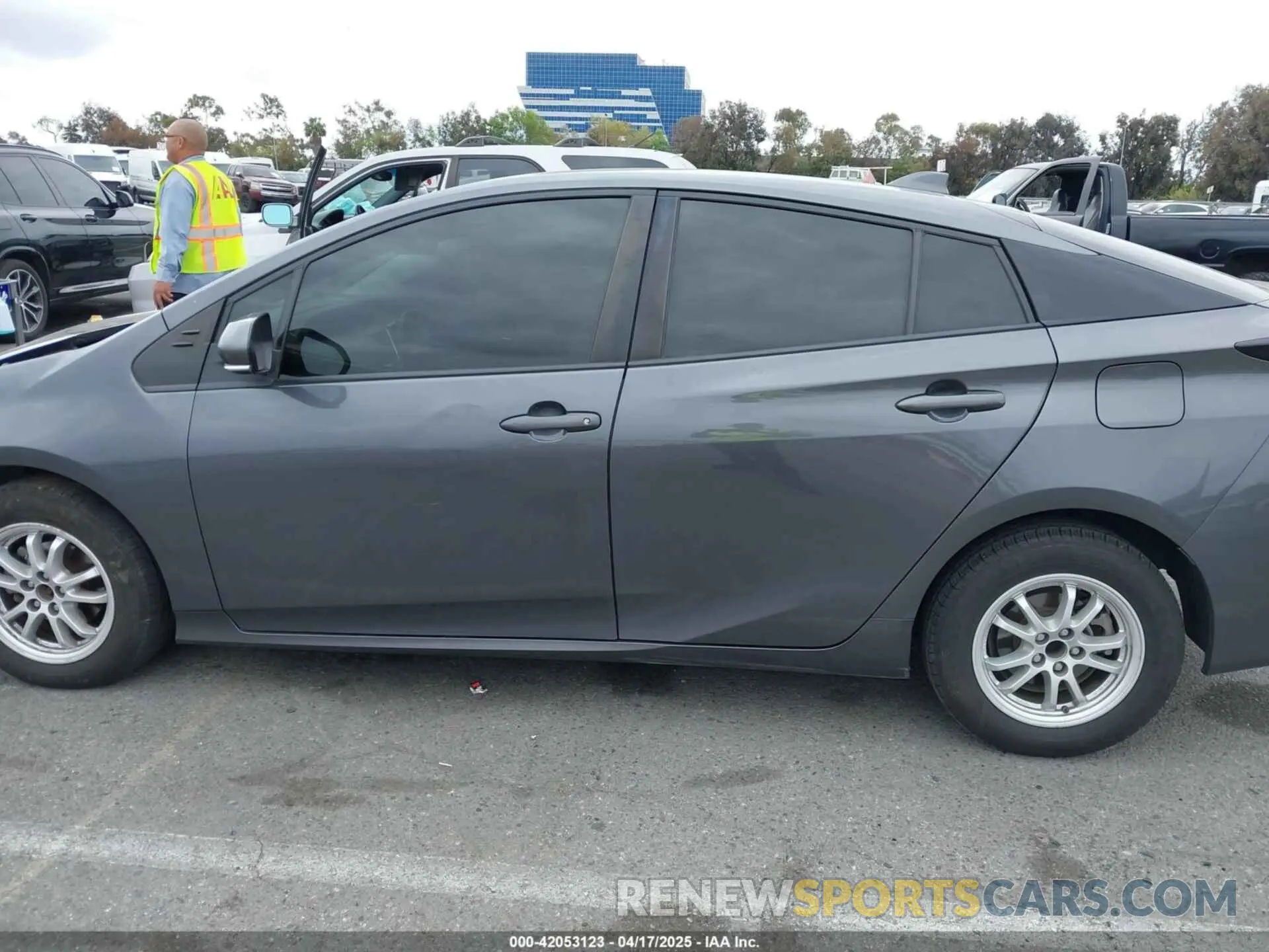 14 fotografías del automóvil dañado JTDKAMFU1M3147715 TOYOTA PRIUS 2021