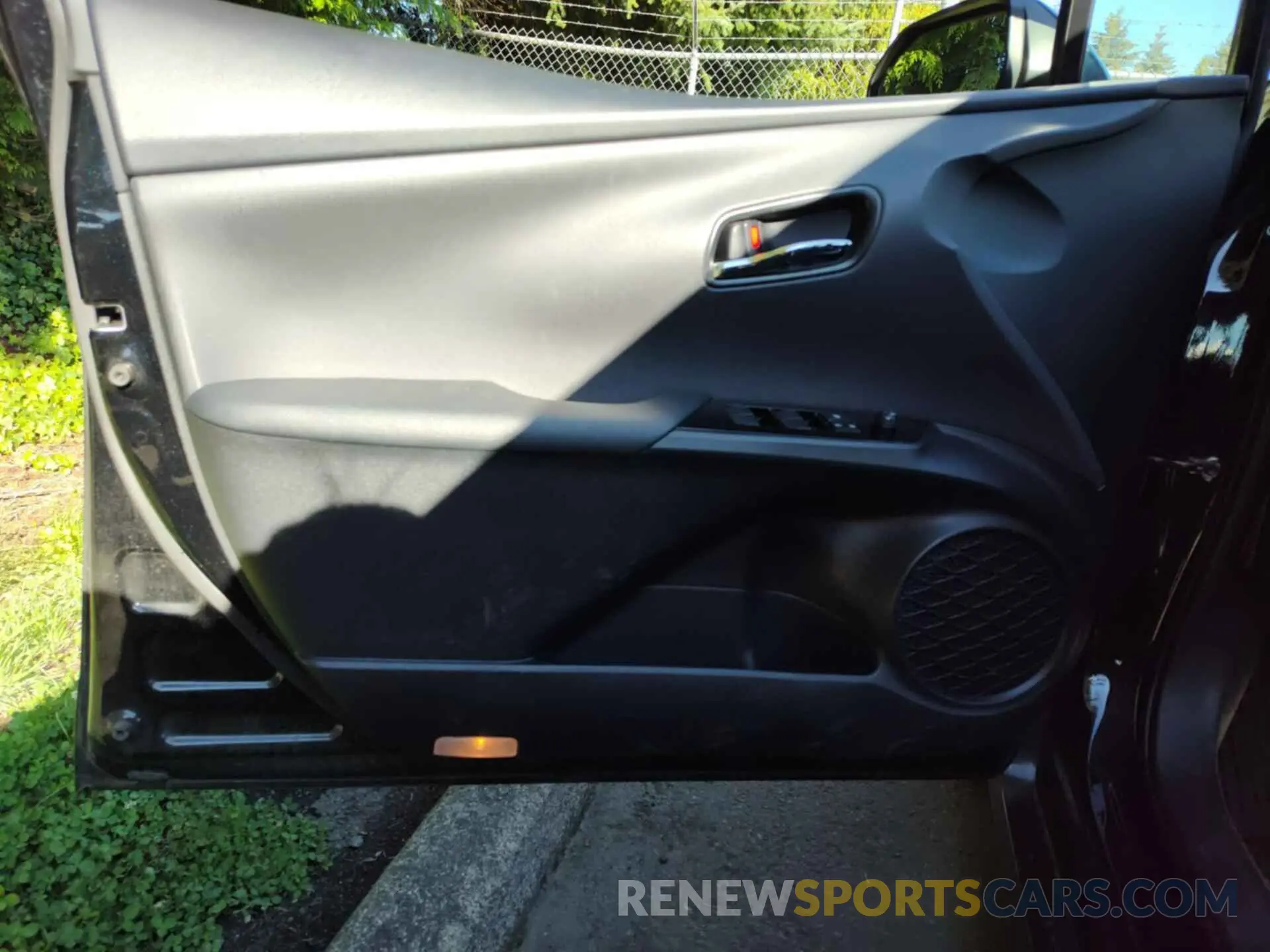 22 fotografías del automóvil dañado JTDKAMFU4M3136059 TOYOTA PRIUS 2021