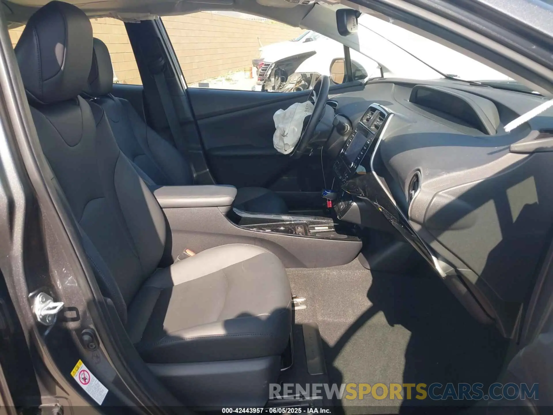 5 fotografías del automóvil dañado JTDKAMFU4M3144985 TOYOTA PRIUS 2021