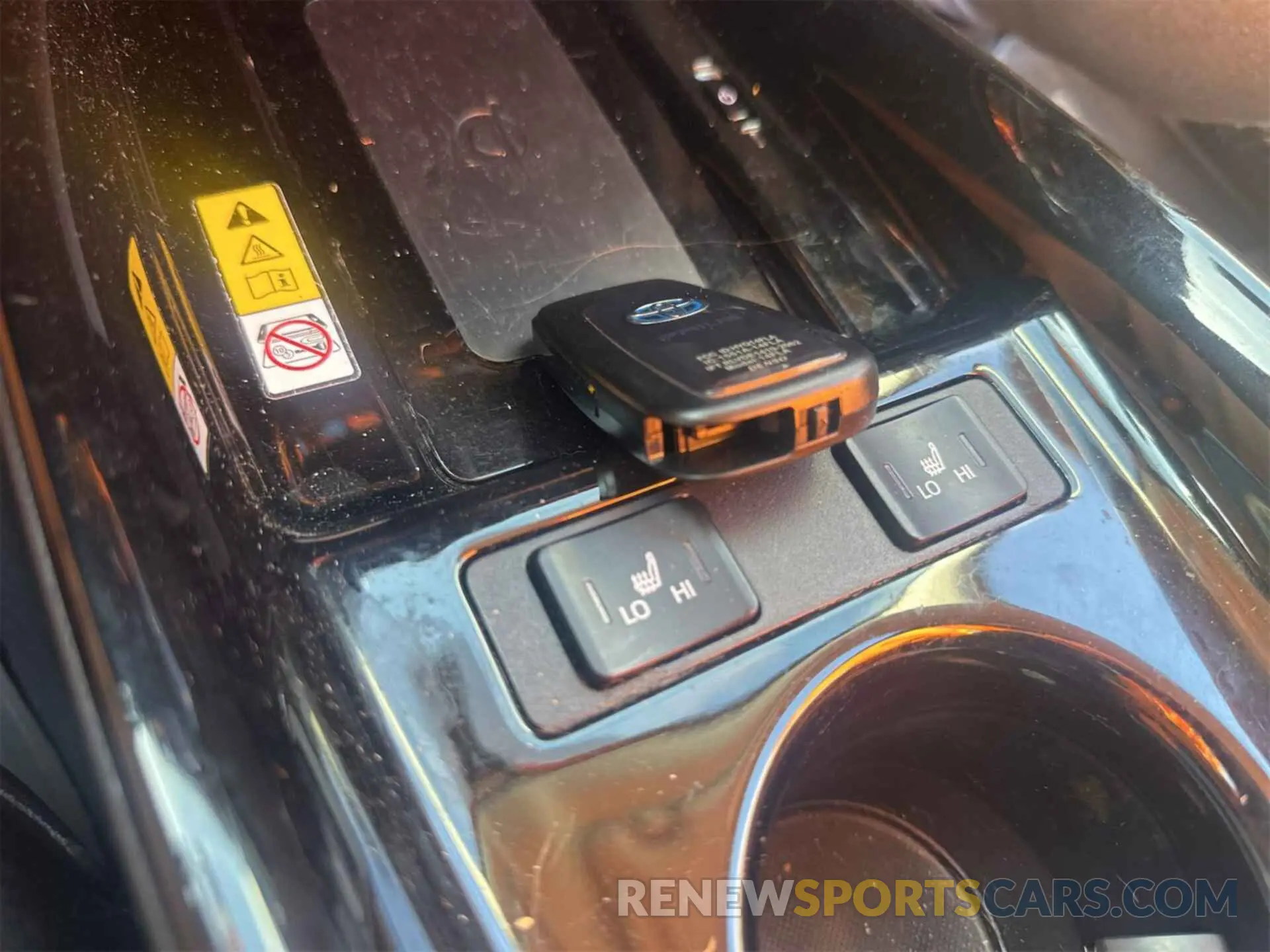 26 fotografías del automóvil dañado JTDKAMFU5M3136023 TOYOTA PRIUS 2021