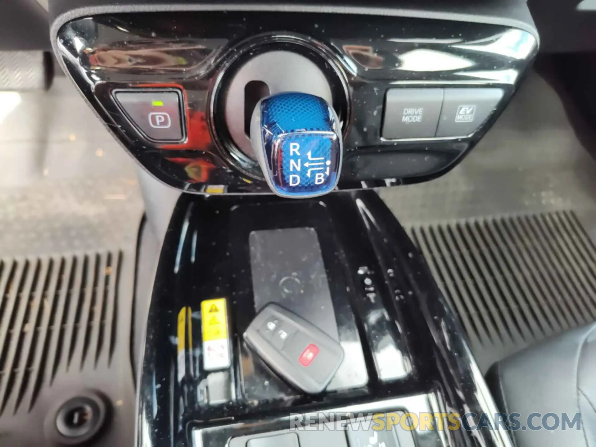 8 fotografías del automóvil dañado JTDKAMFU6M3136239 TOYOTA PRIUS 2021