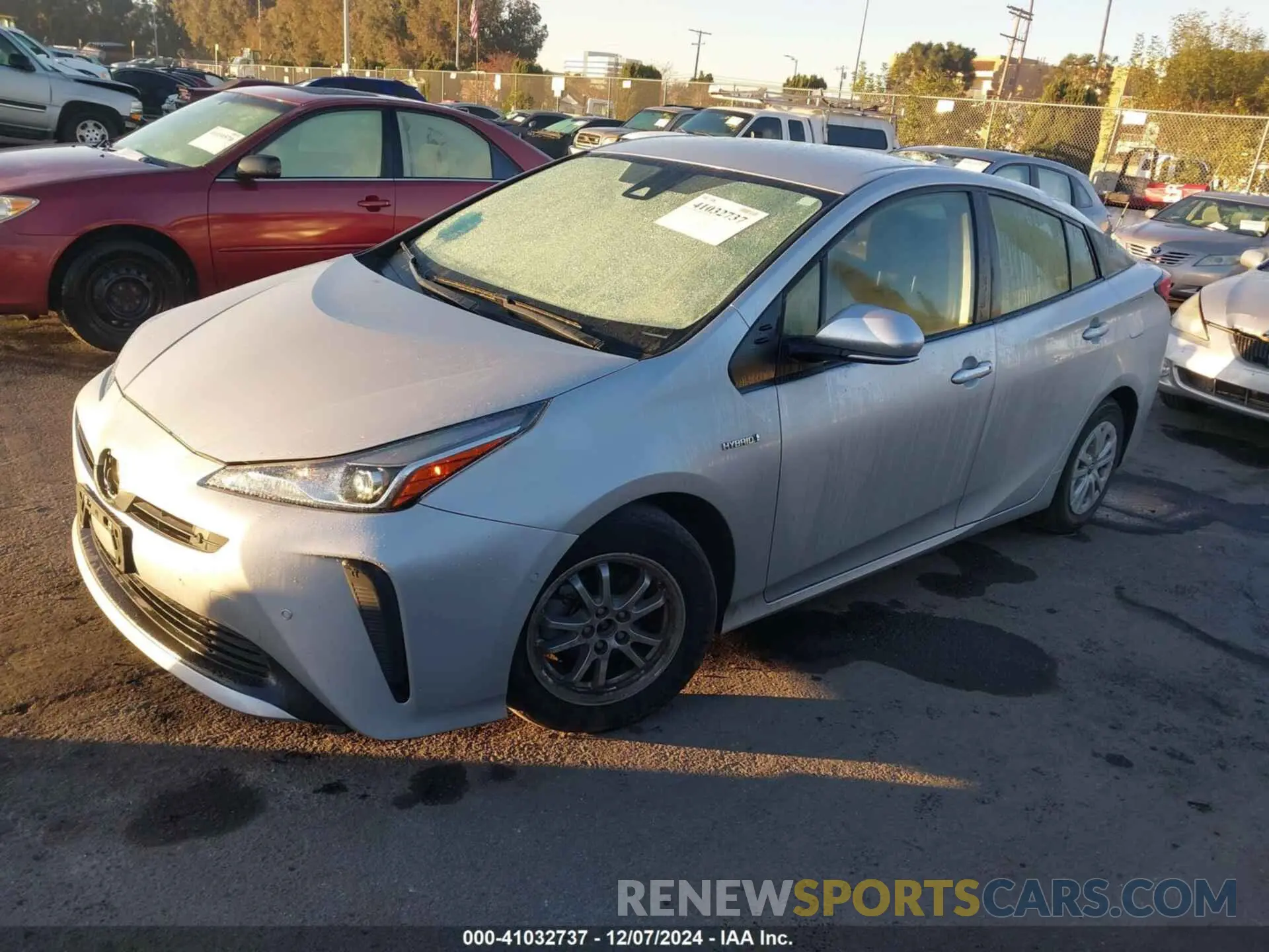2 fotografías del automóvil dañado JTDKAMFUXM3132243 TOYOTA PRIUS 2021