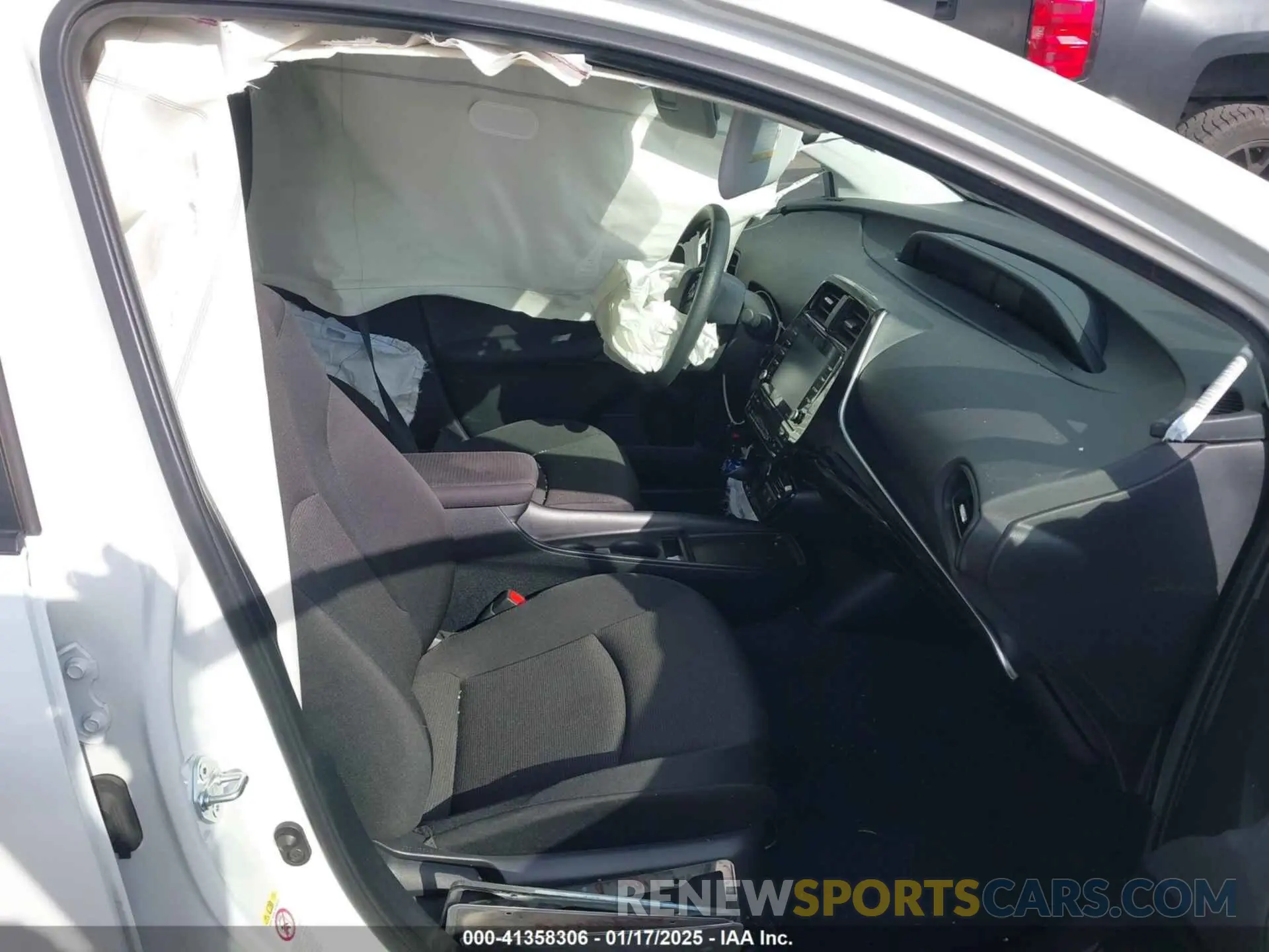 5 fotografías del automóvil dañado JTDKAMFUXM3144845 TOYOTA PRIUS 2021