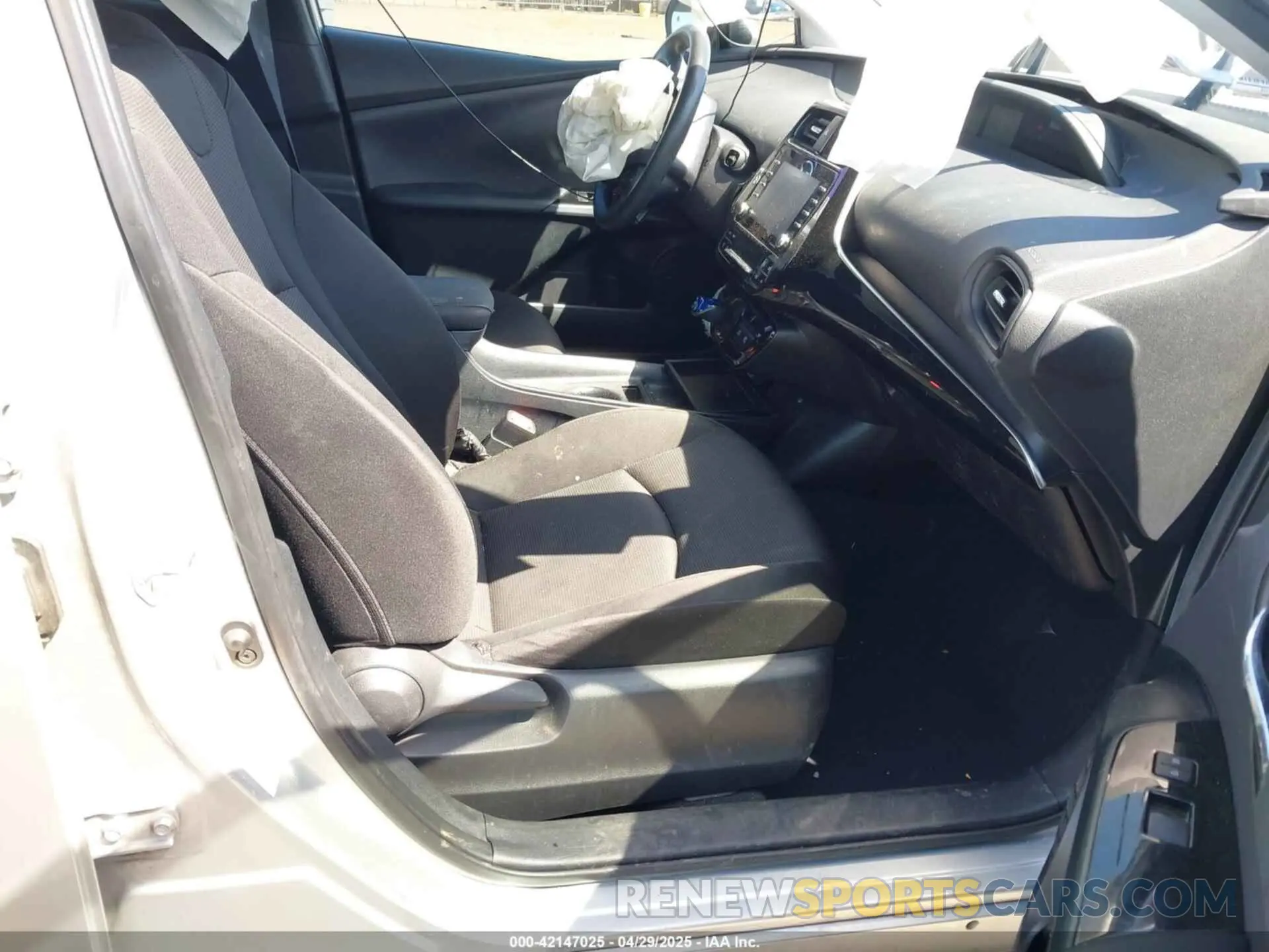 5 fotografías del automóvil dañado JTDKAMFUXM3144991 TOYOTA PRIUS 2021