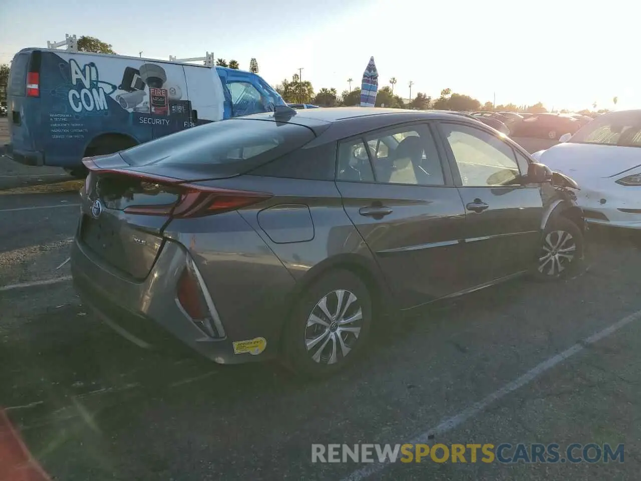 3 fotografías del automóvil dañado JTDKAMFP0N3208001 TOYOTA PRIUS 2022