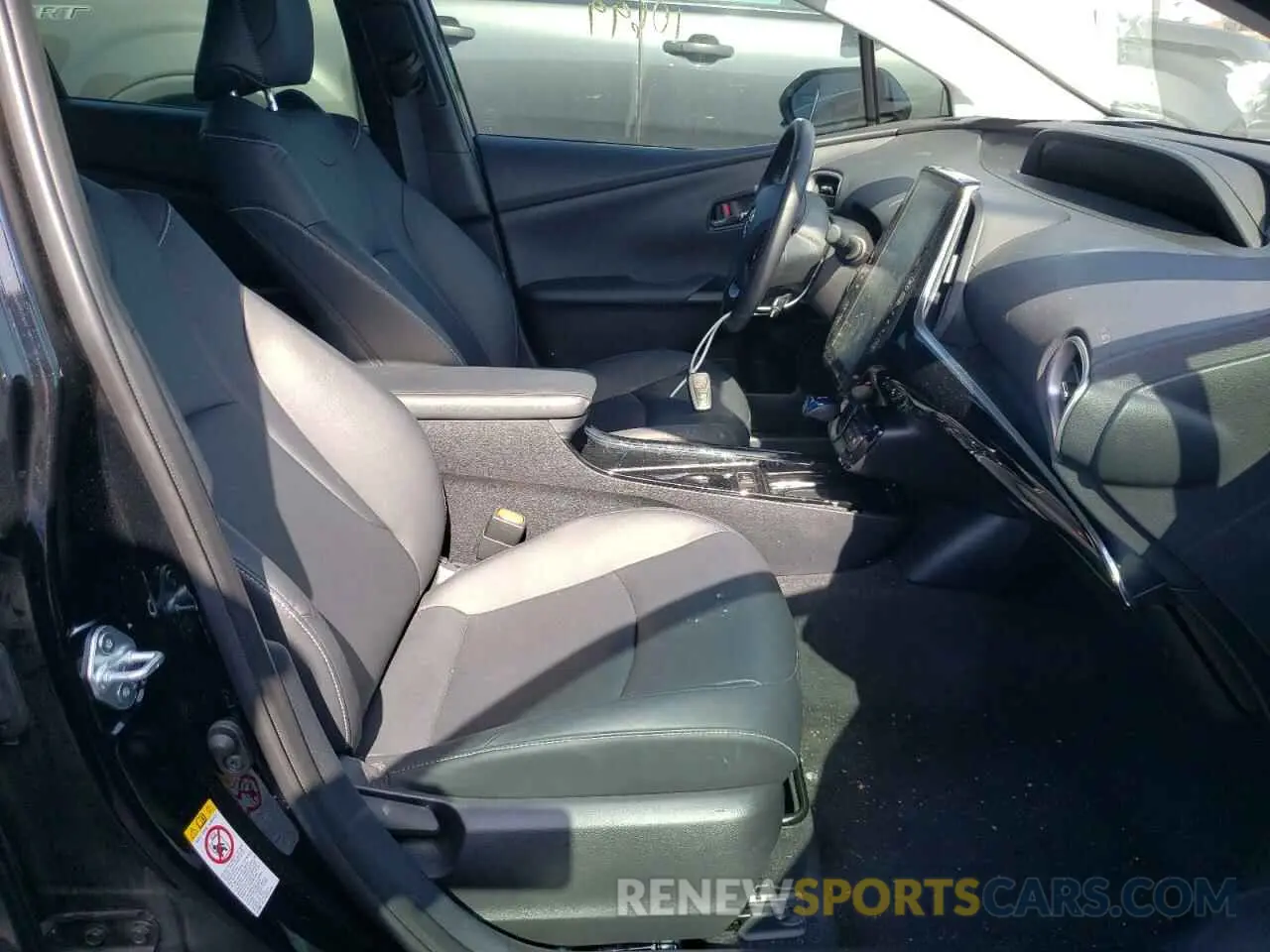 5 fotografías del automóvil dañado JTDKAMFP3N3202273 TOYOTA PRIUS 2022