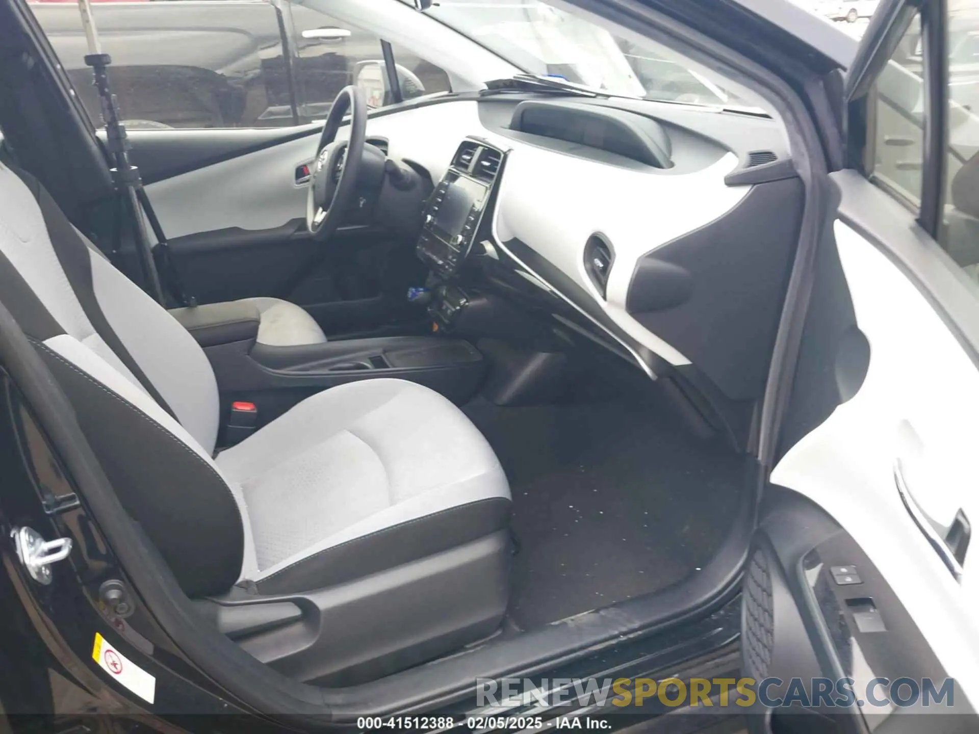 5 fotografías del automóvil dañado JTDKAMFUXN3164174 TOYOTA PRIUS 2022