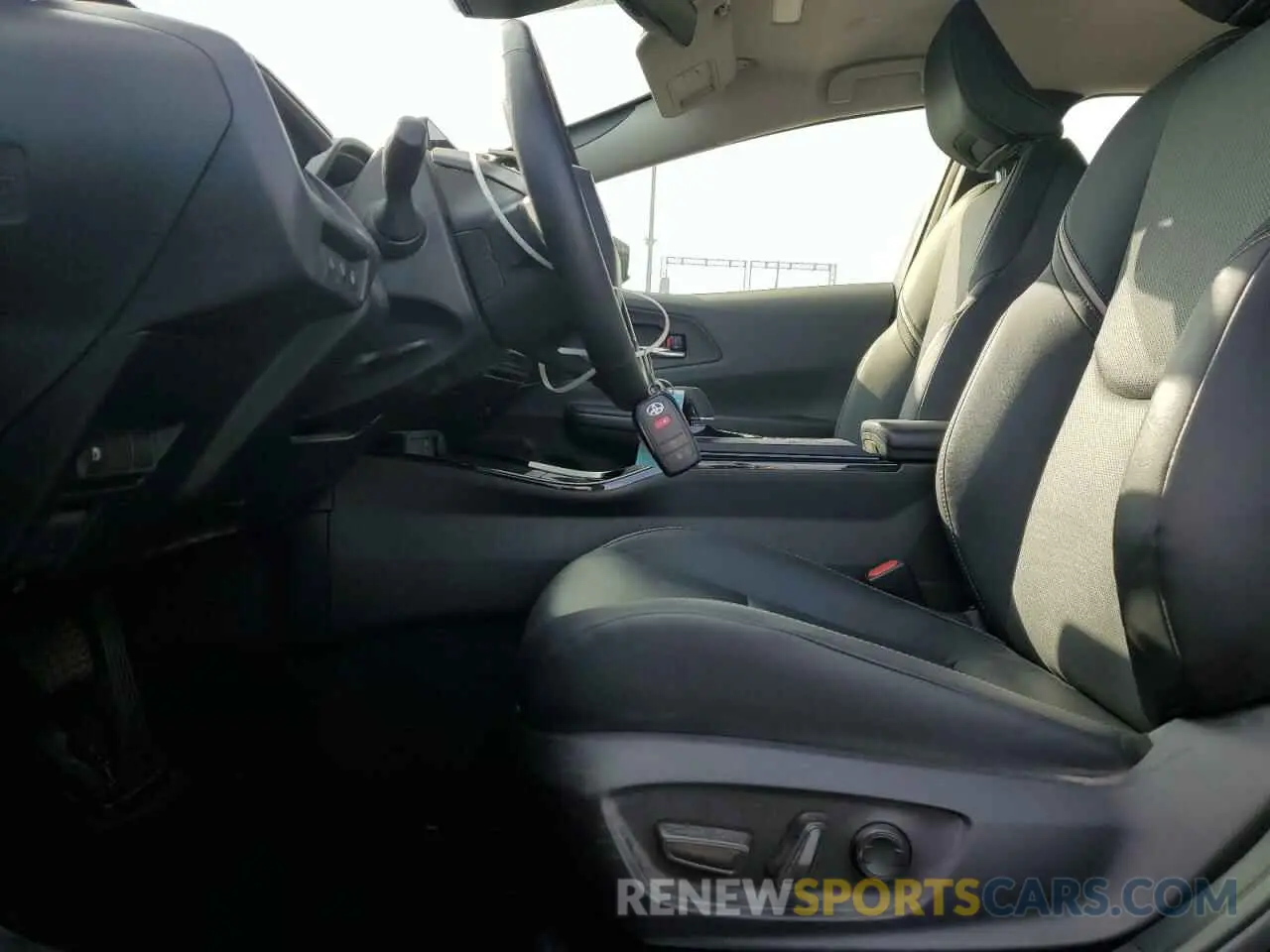 7 fotografías del automóvil dañado JTDACAAU5P3013760 TOYOTA PRIUS 2023