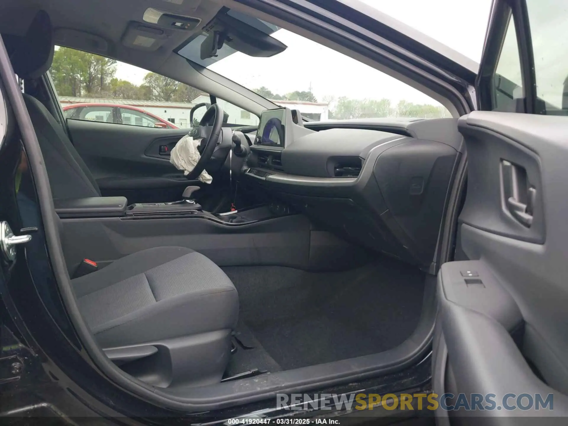 5 fotografías del automóvil dañado JTDACAAU9P3002051 TOYOTA PRIUS 2023
