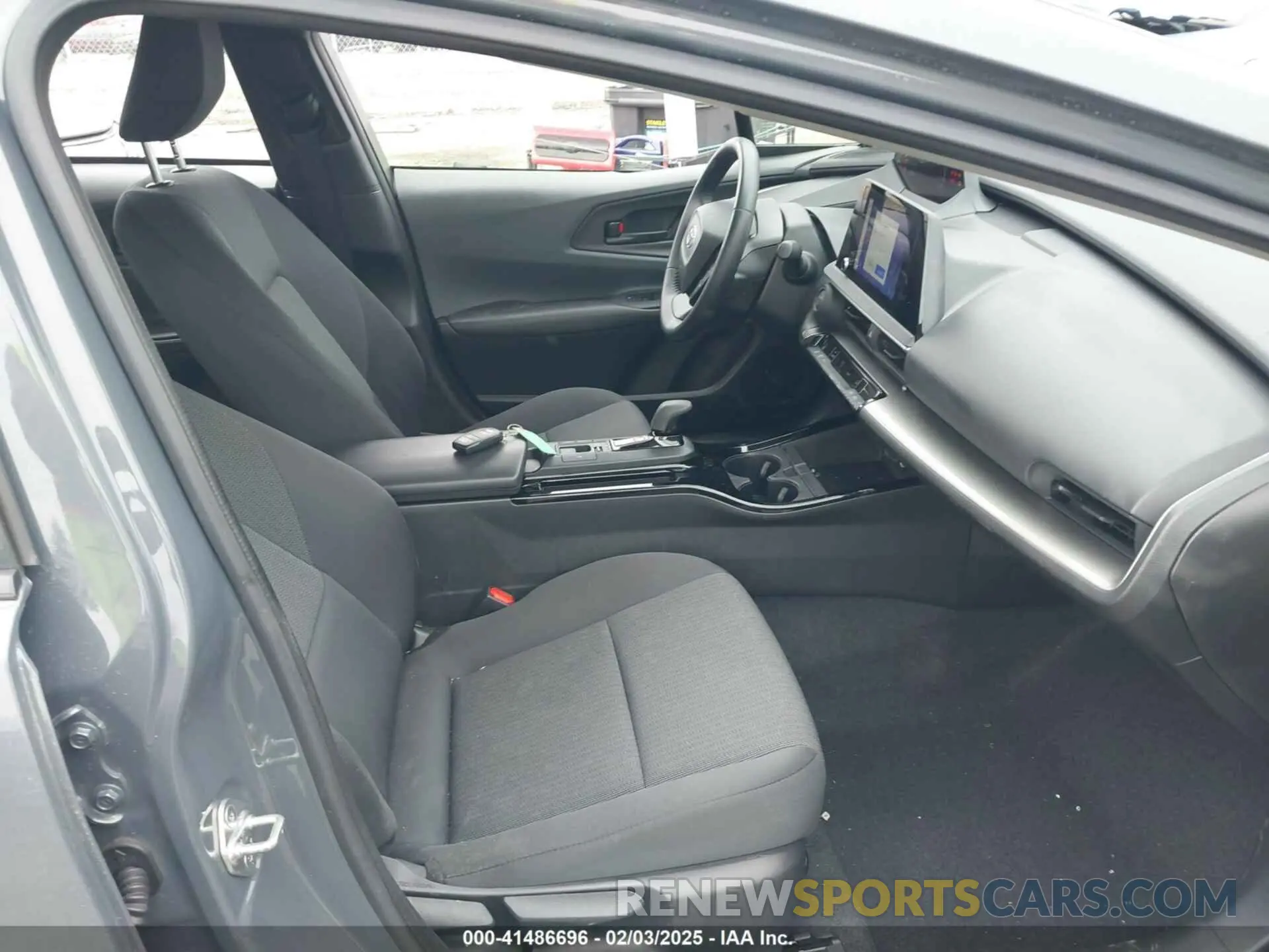 5 fotografías del automóvil dañado JTDACAAUXP3000714 TOYOTA PRIUS 2023