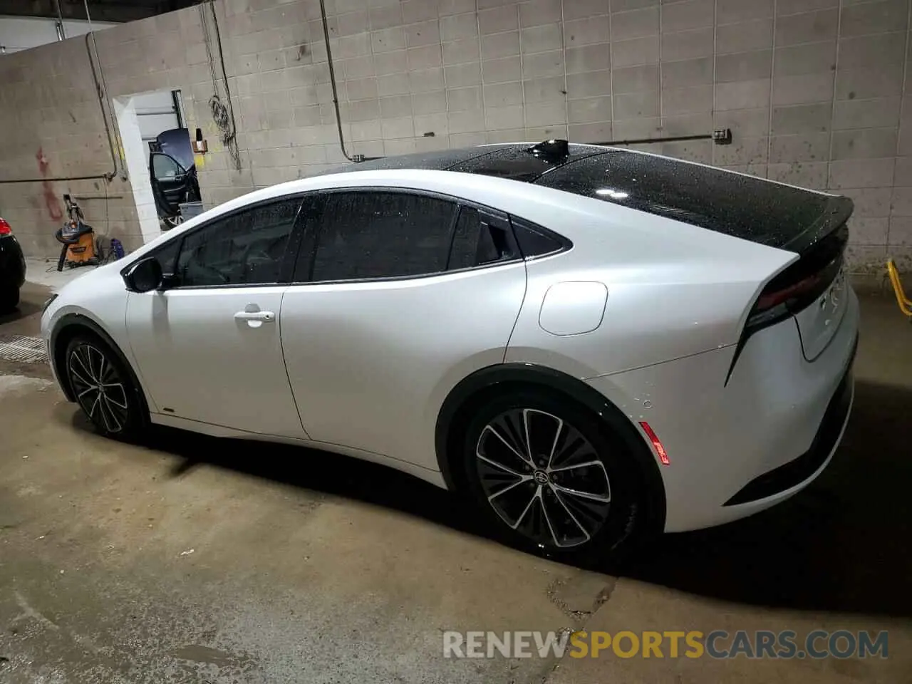 2 fotografías del automóvil dañado JTDADABU5P3002771 TOYOTA PRIUS 2023