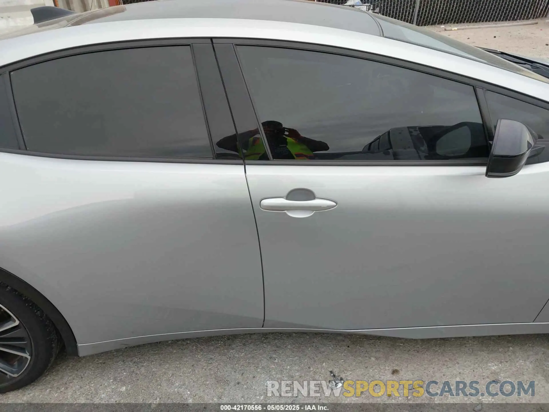 13 fotografías del automóvil dañado JTDACAAU0R3020473 TOYOTA PRIUS 2024