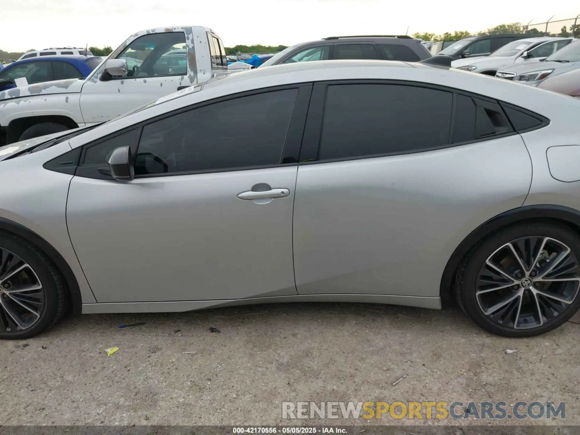 14 fotografías del automóvil dañado JTDACAAU0R3020473 TOYOTA PRIUS 2024