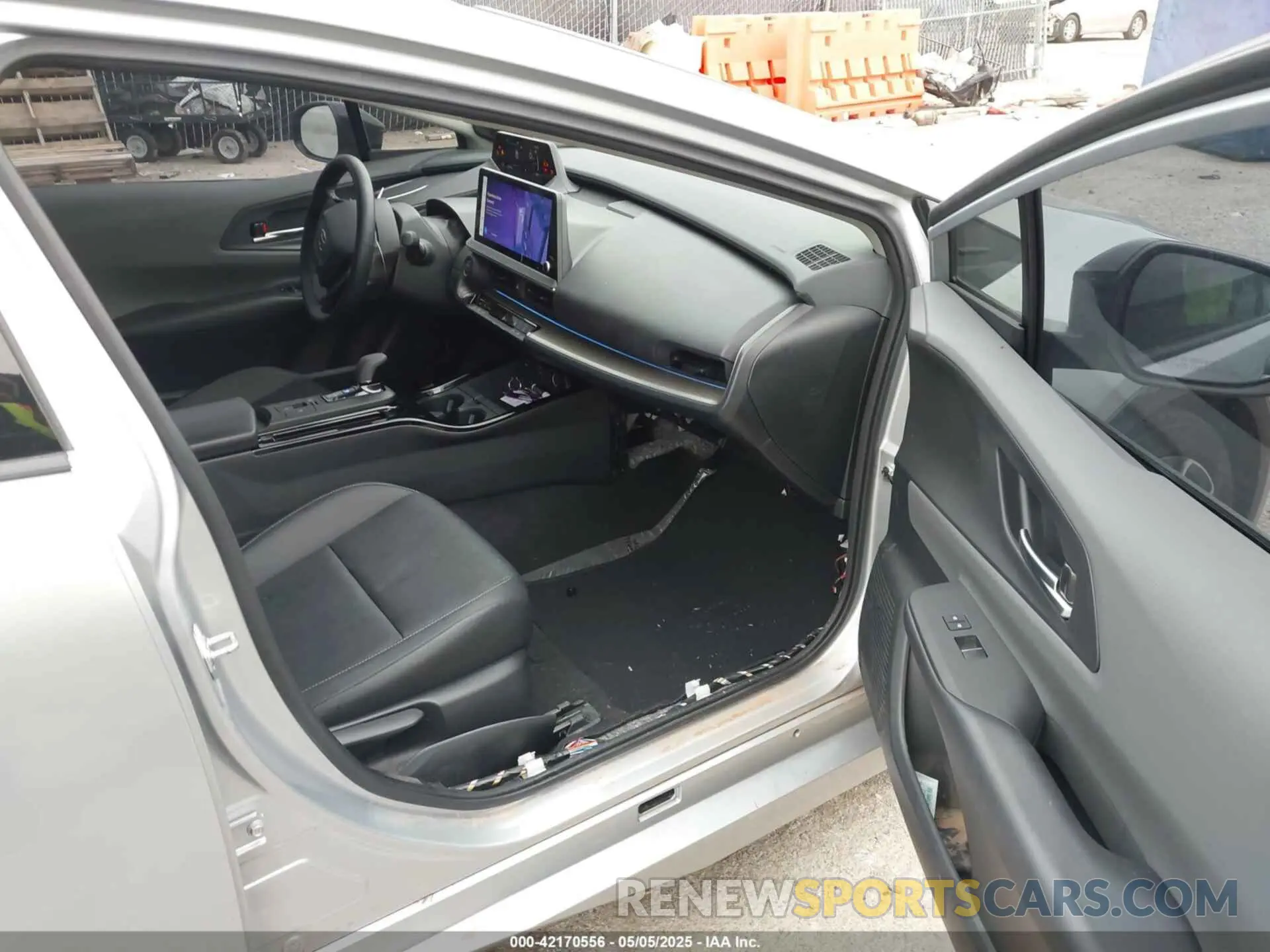 5 fotografías del automóvil dañado JTDACAAU0R3020473 TOYOTA PRIUS 2024