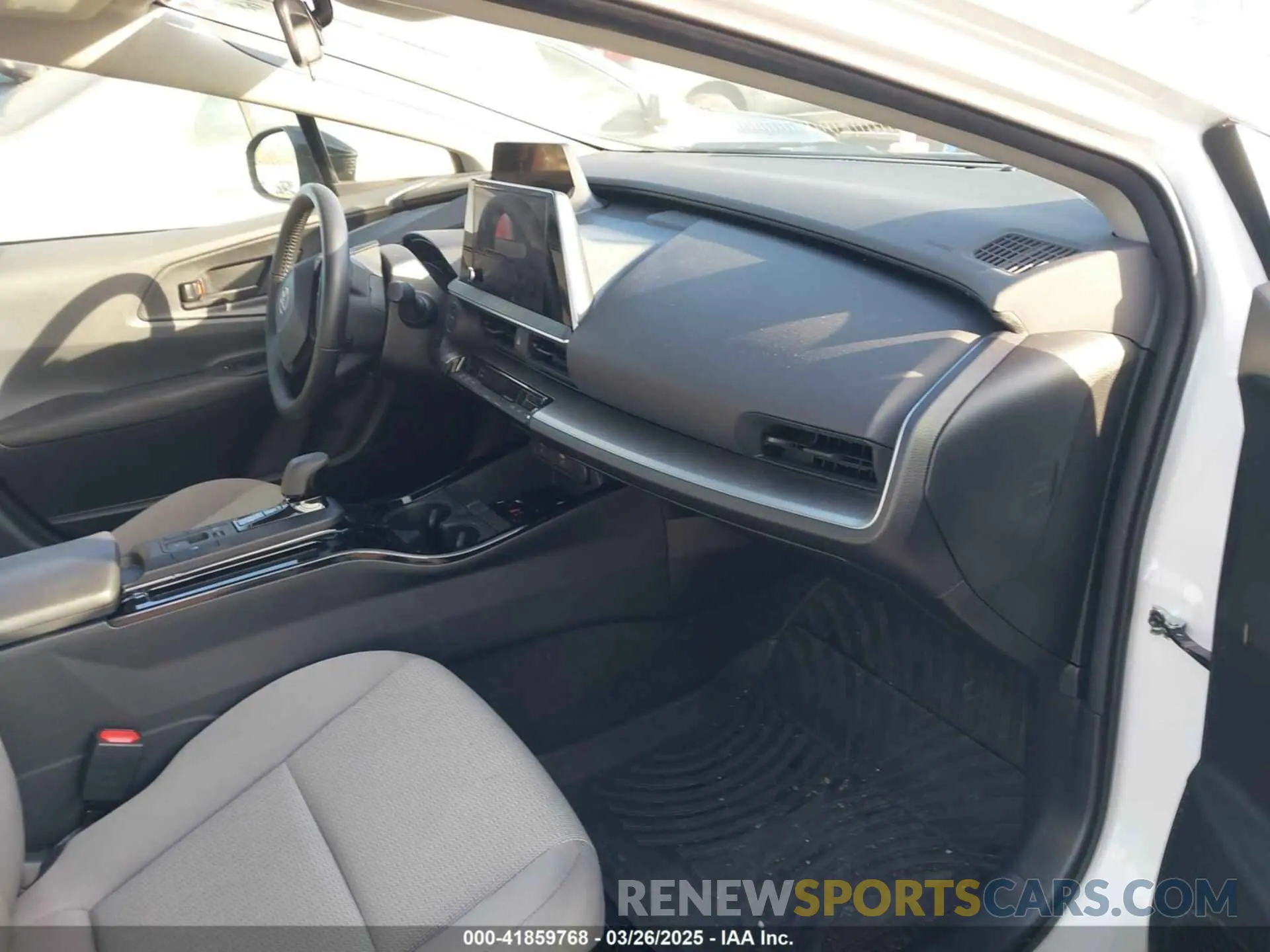 5 fotografías del automóvil dañado JTDACAAU0R3021509 TOYOTA PRIUS 2024
