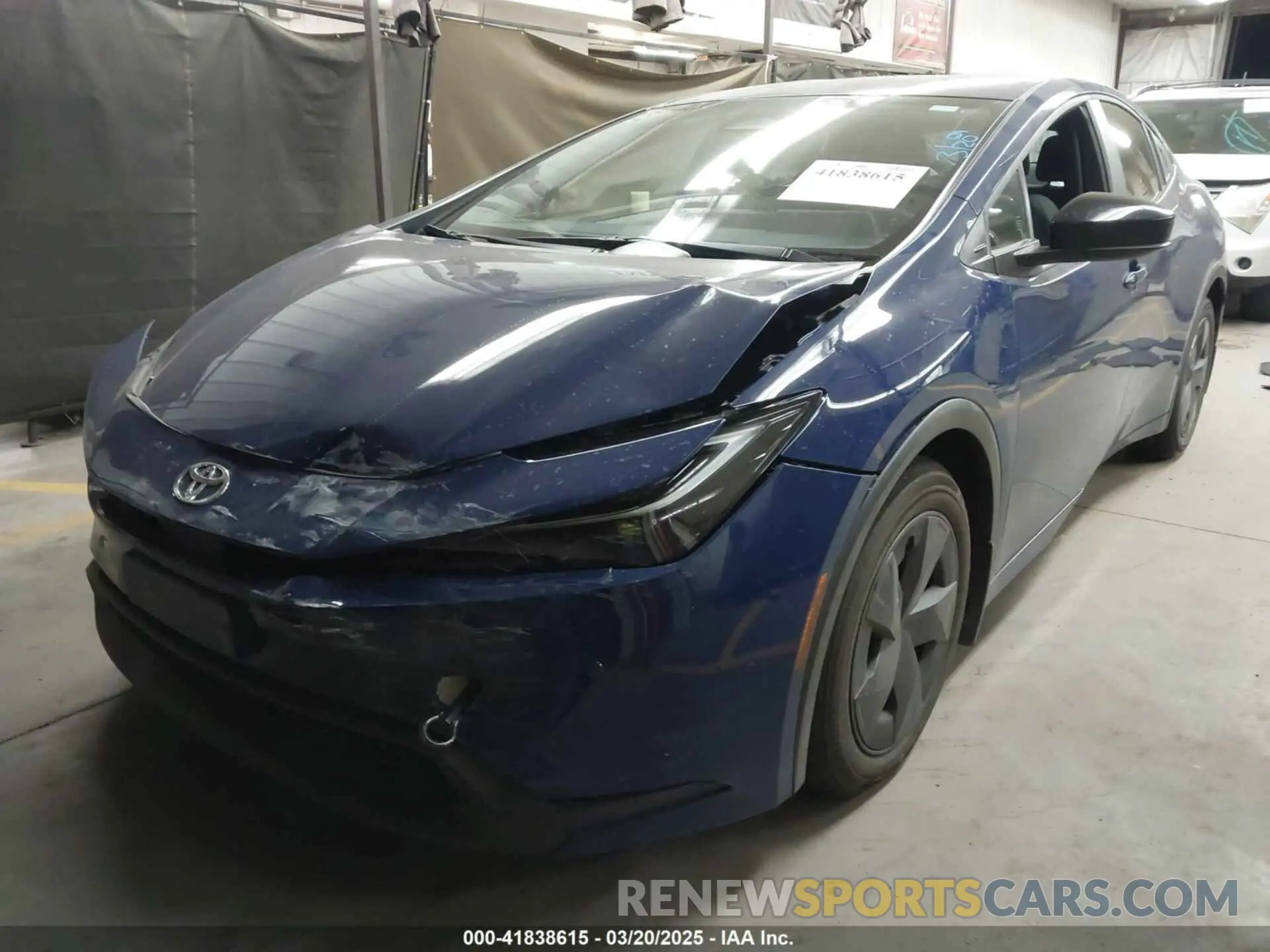 2 fotografías del automóvil dañado JTDACAAU0R3030582 TOYOTA PRIUS 2024