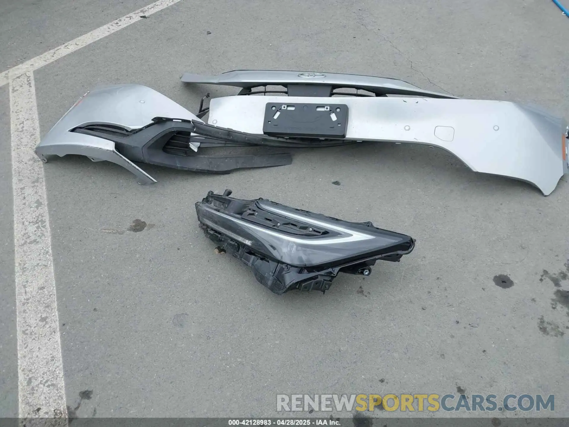 12 fotografías del automóvil dañado JTDACAAU2R3019020 TOYOTA PRIUS 2024