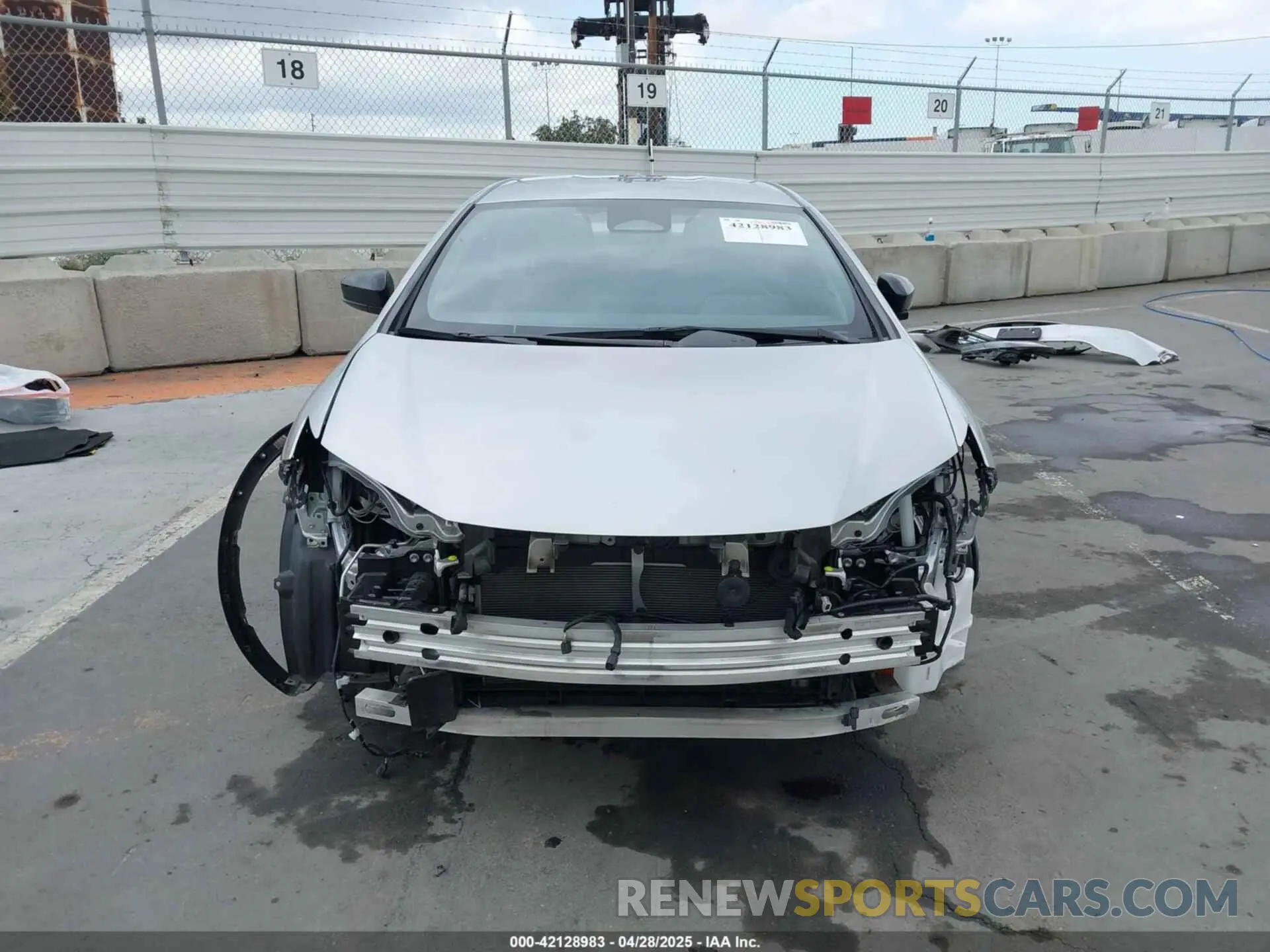 13 fotografías del automóvil dañado JTDACAAU2R3019020 TOYOTA PRIUS 2024