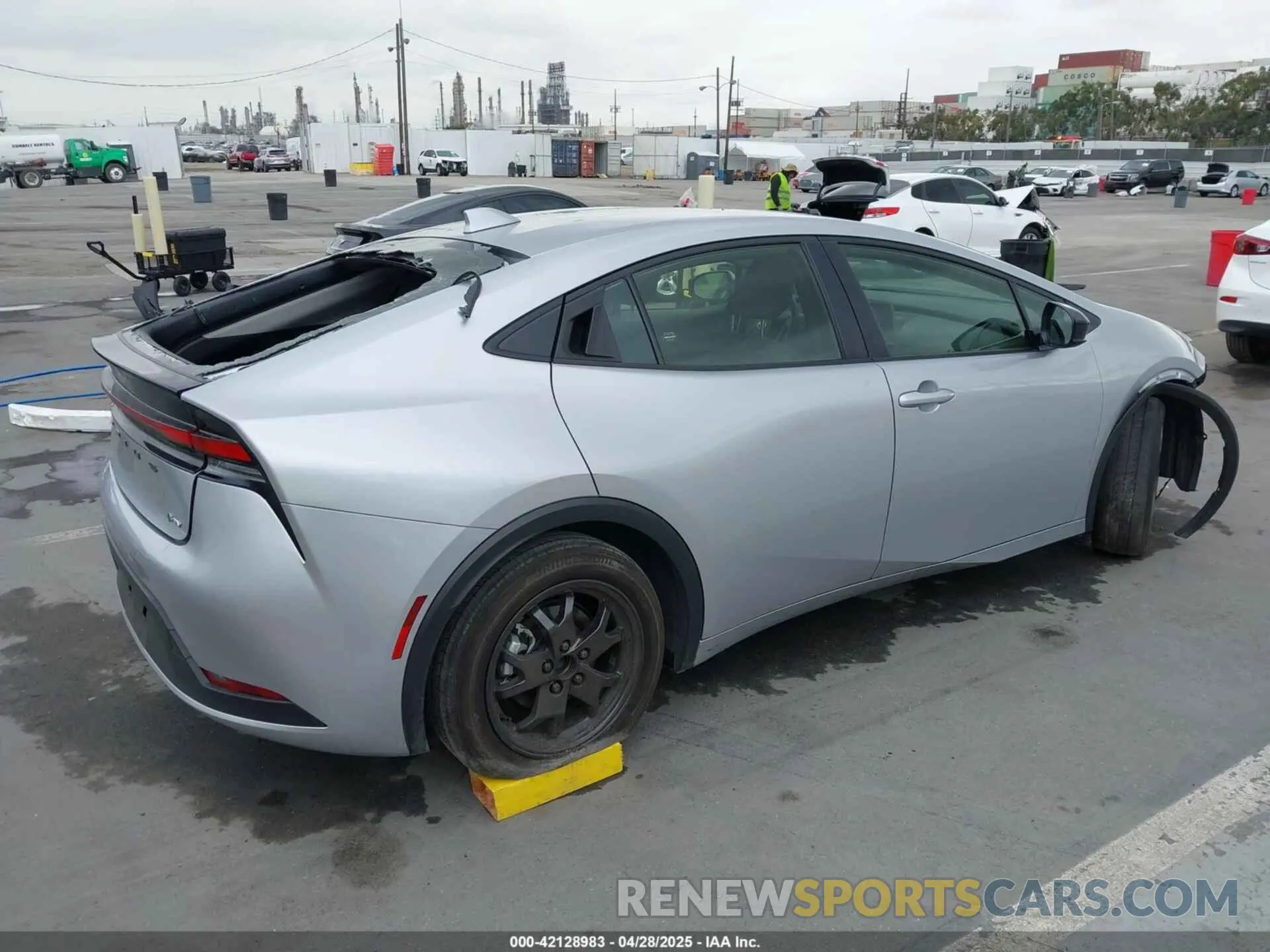 4 fotografías del automóvil dañado JTDACAAU2R3019020 TOYOTA PRIUS 2024